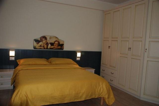 One-Bedroom Apartment photo 3