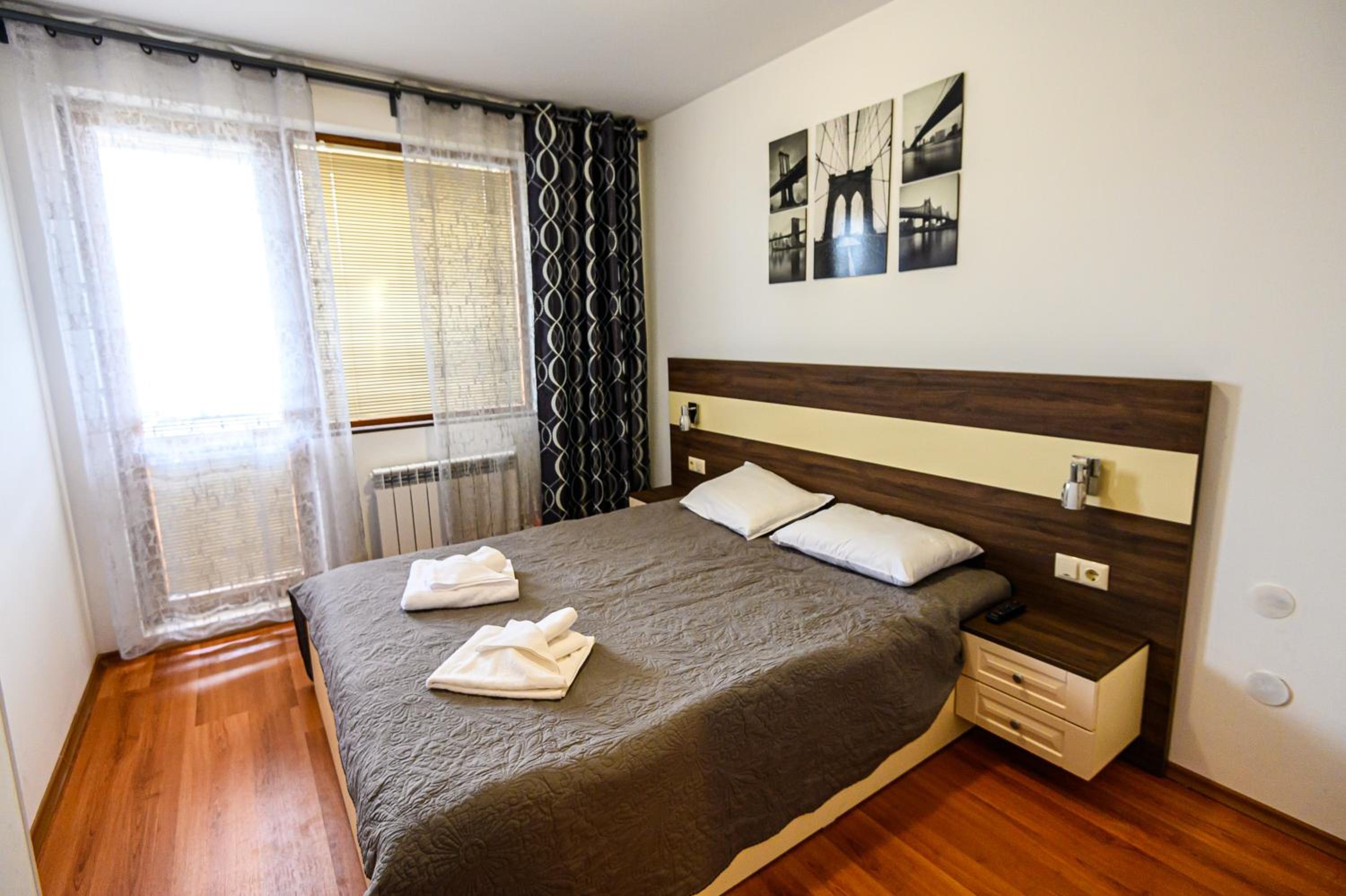 One-Bedroom Apartment - Photo 2