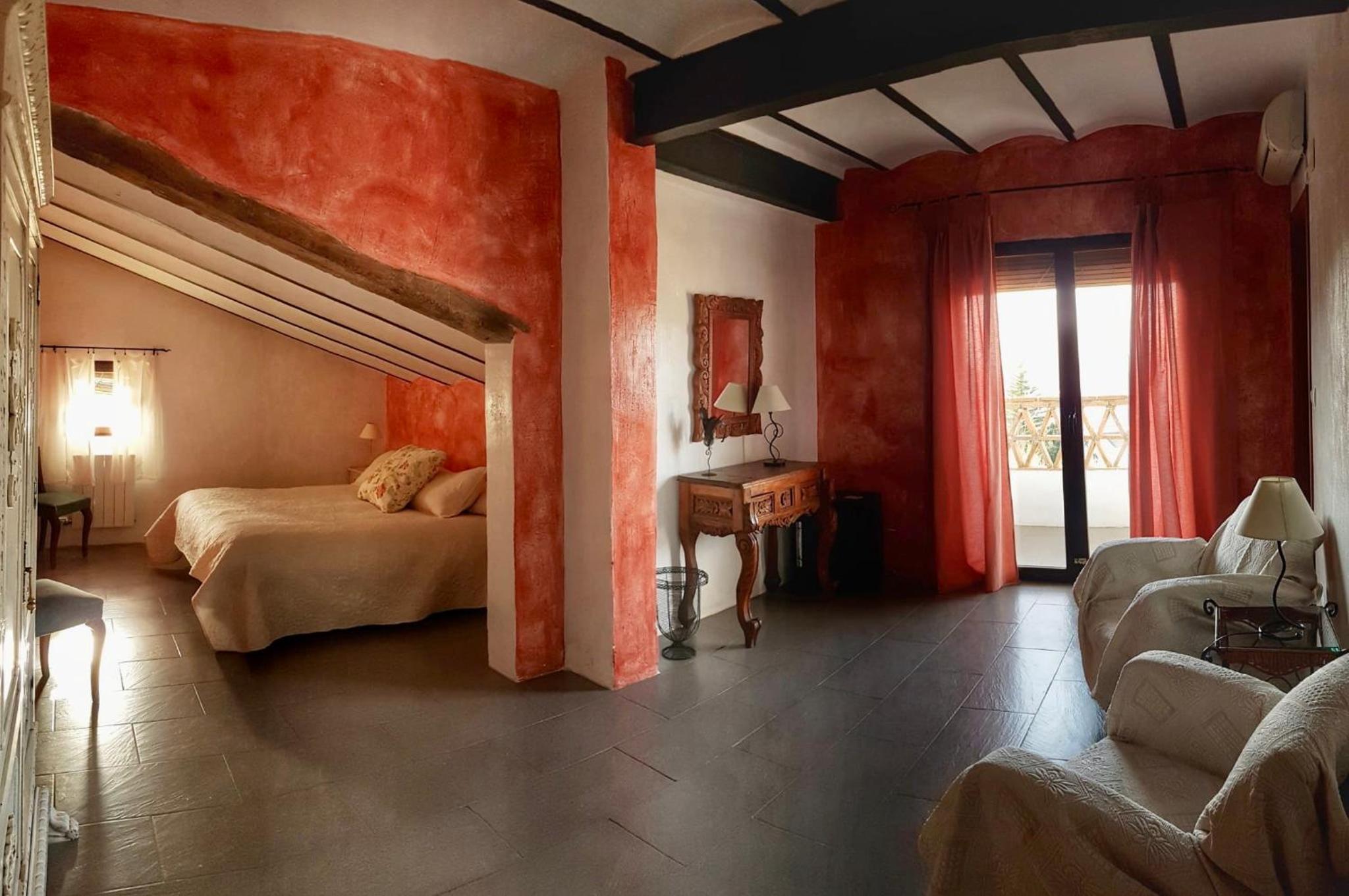 Double Room with Balcony - Photo 2