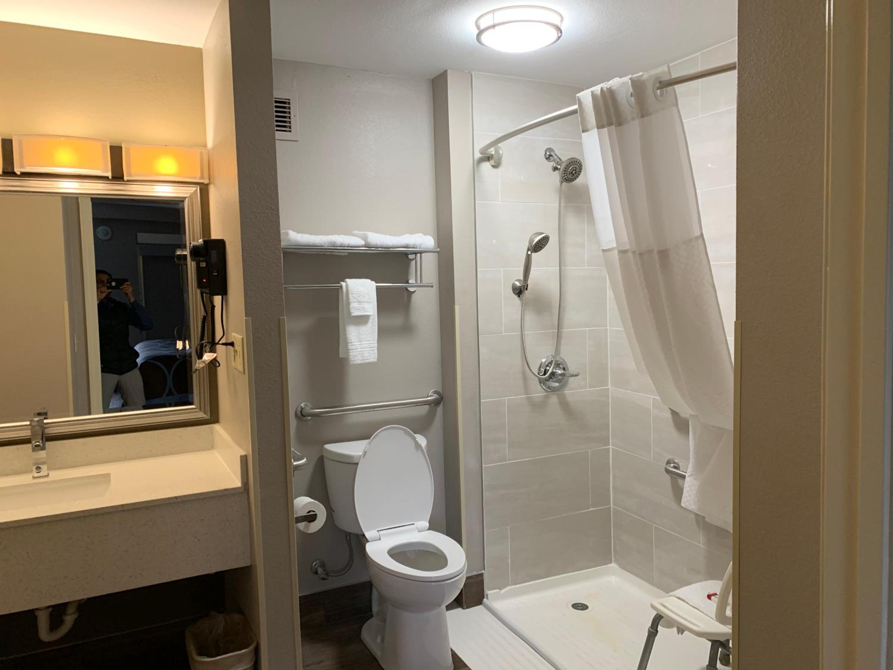 King Room - Mobility Access/Non-Smoking - Photo 2
