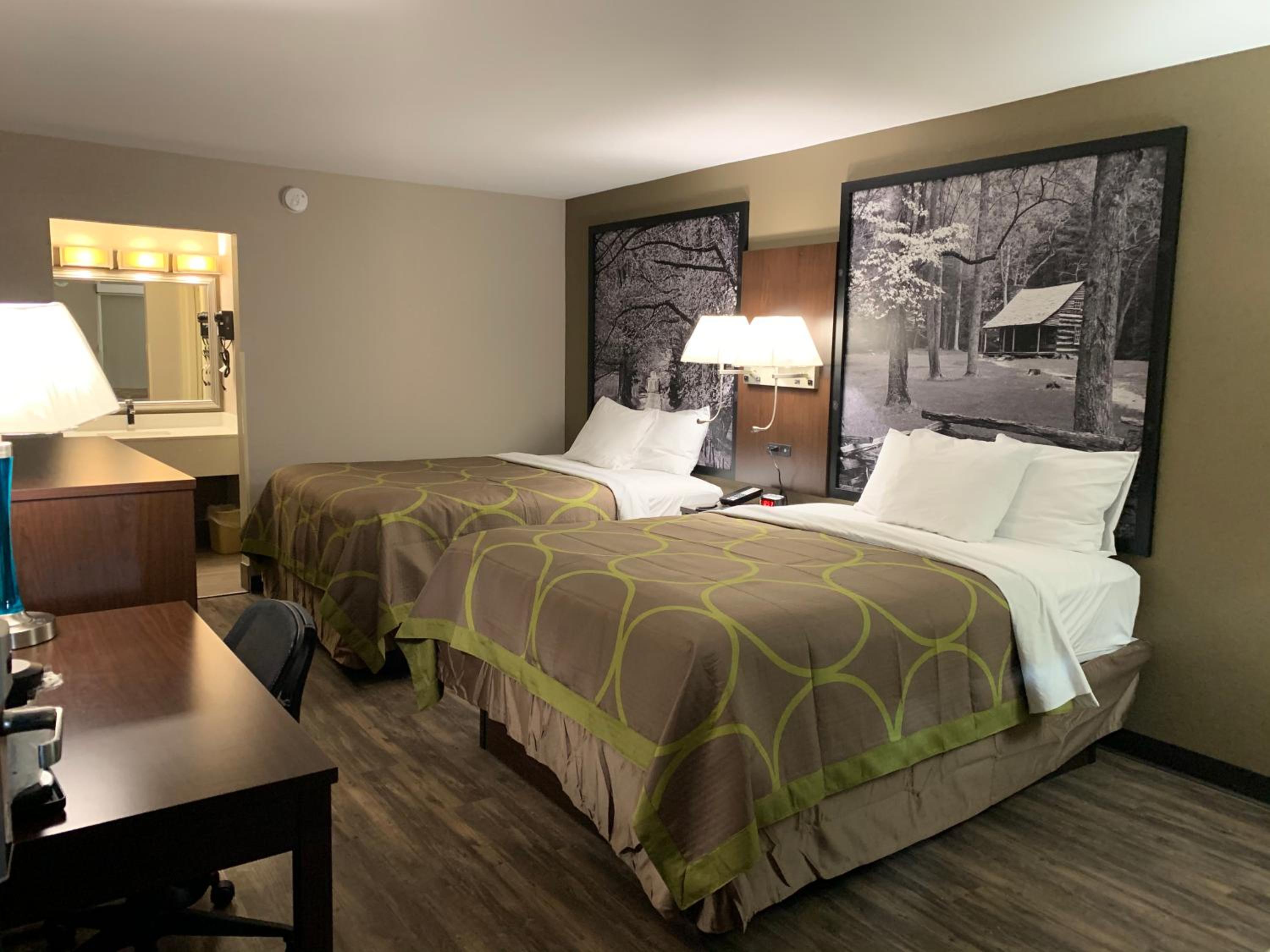 Queen Room with Two Queen Beds - Non-Smoking - Photo 1