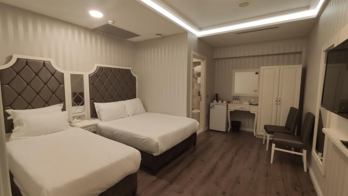 Economy Triple Room photo 3