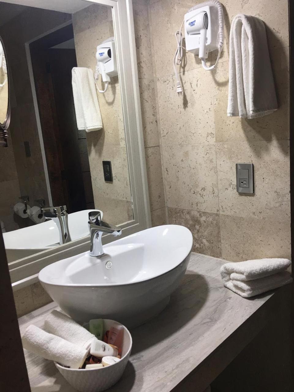 Deluxe Double Room with Balcony - Photo 6