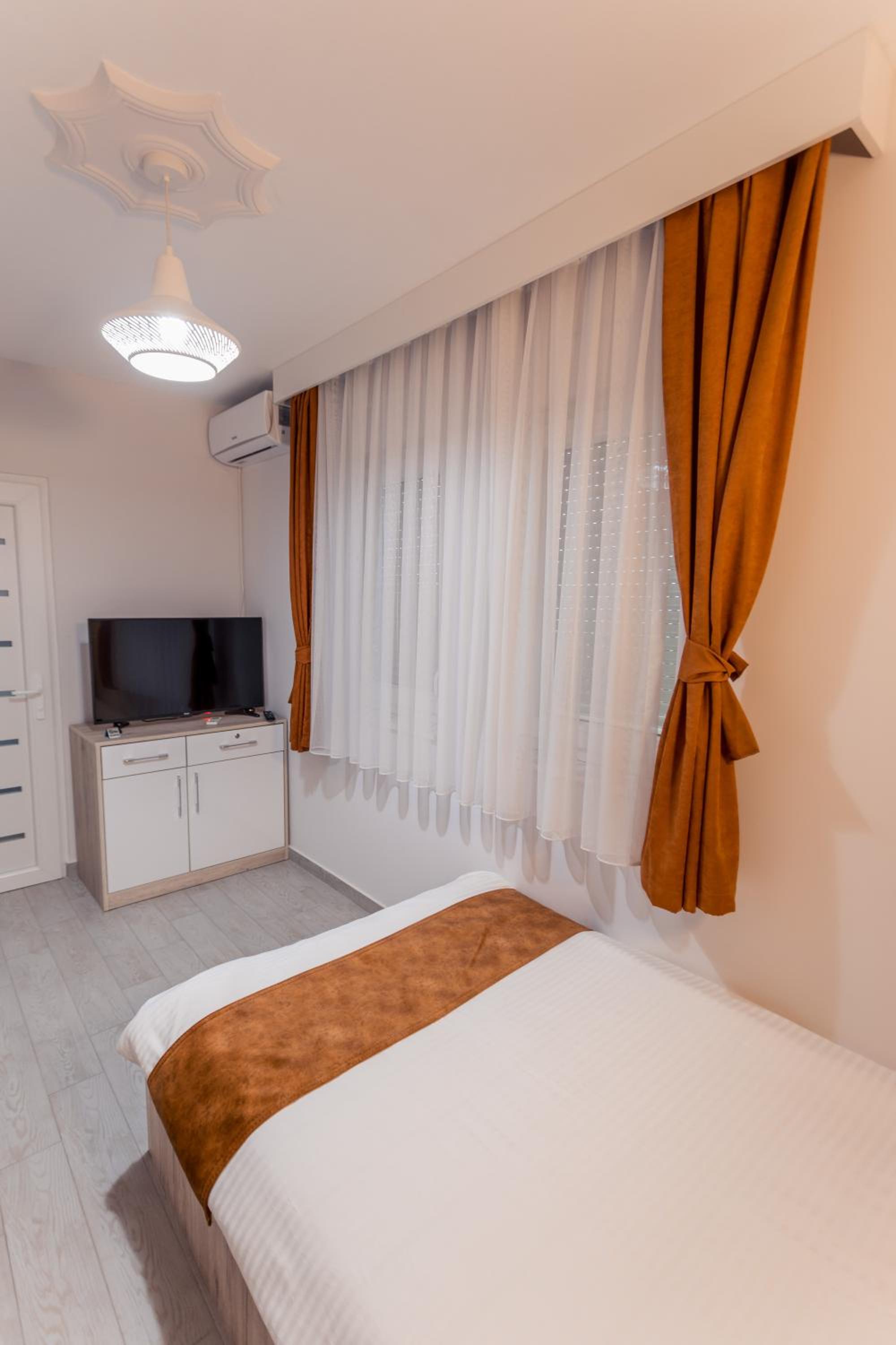 Deluxe Single Room