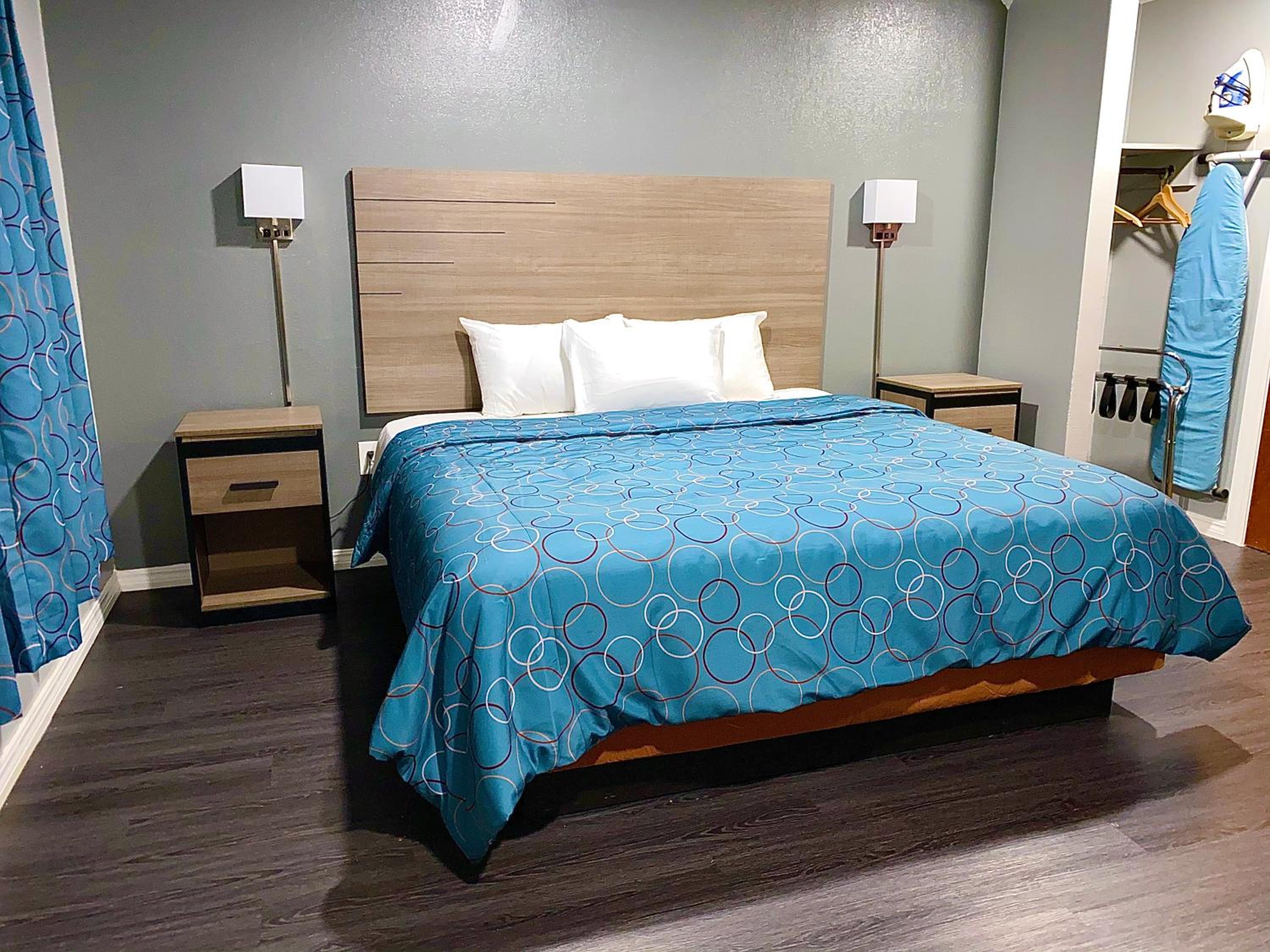Deluxe King Room photo 1