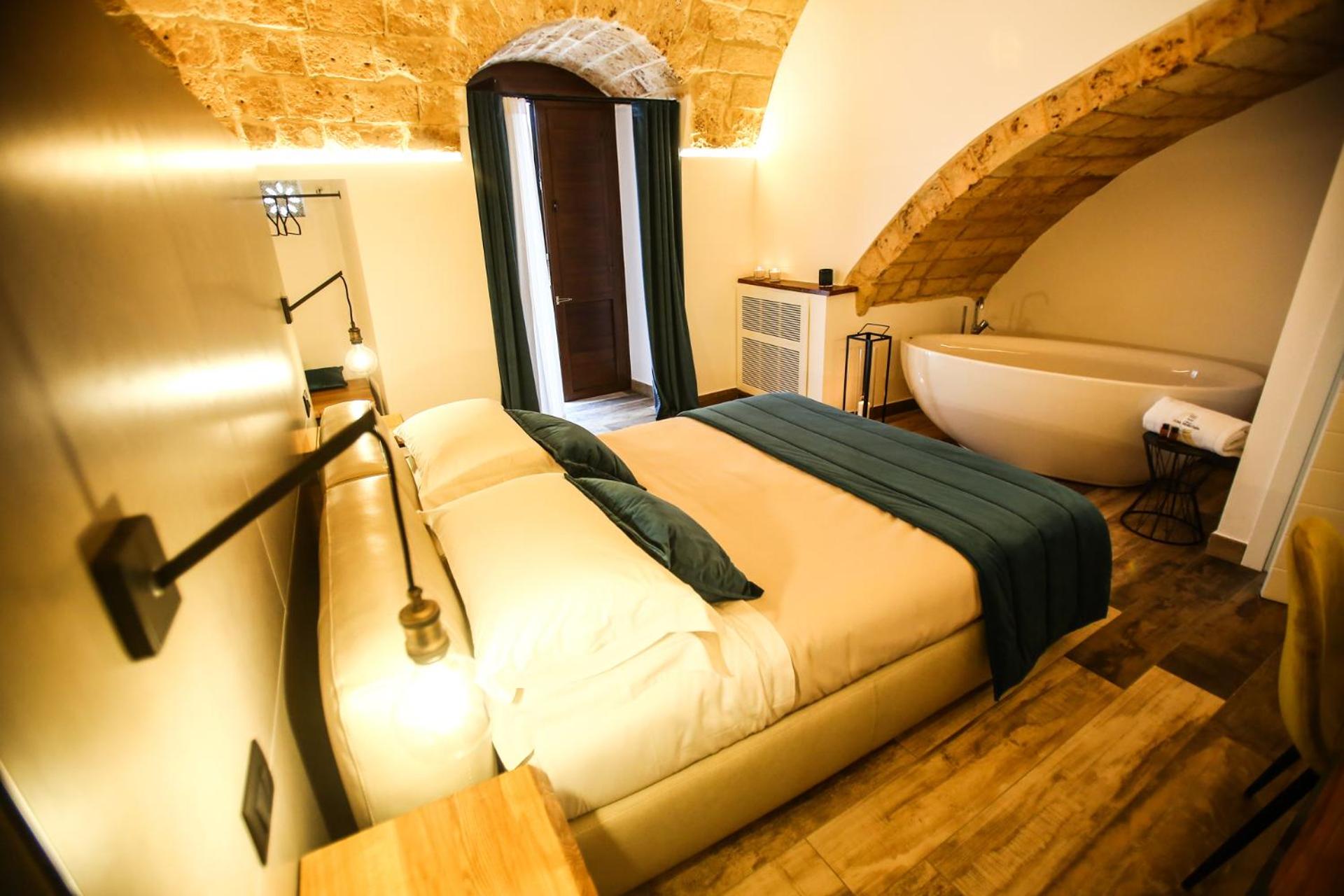 Deluxe Suite - Photo 6