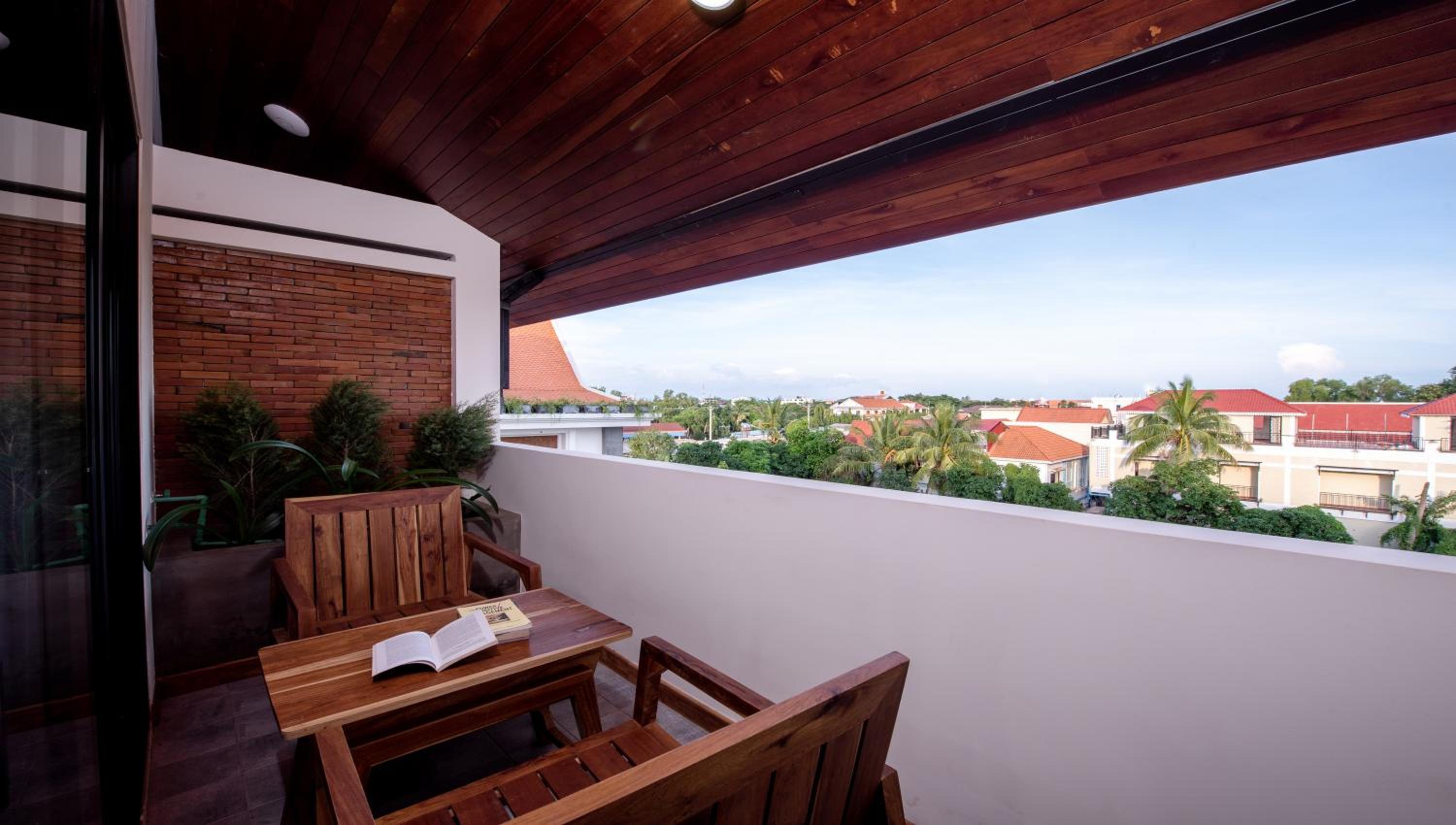 King Suite Double with Balcony - Photo 3
