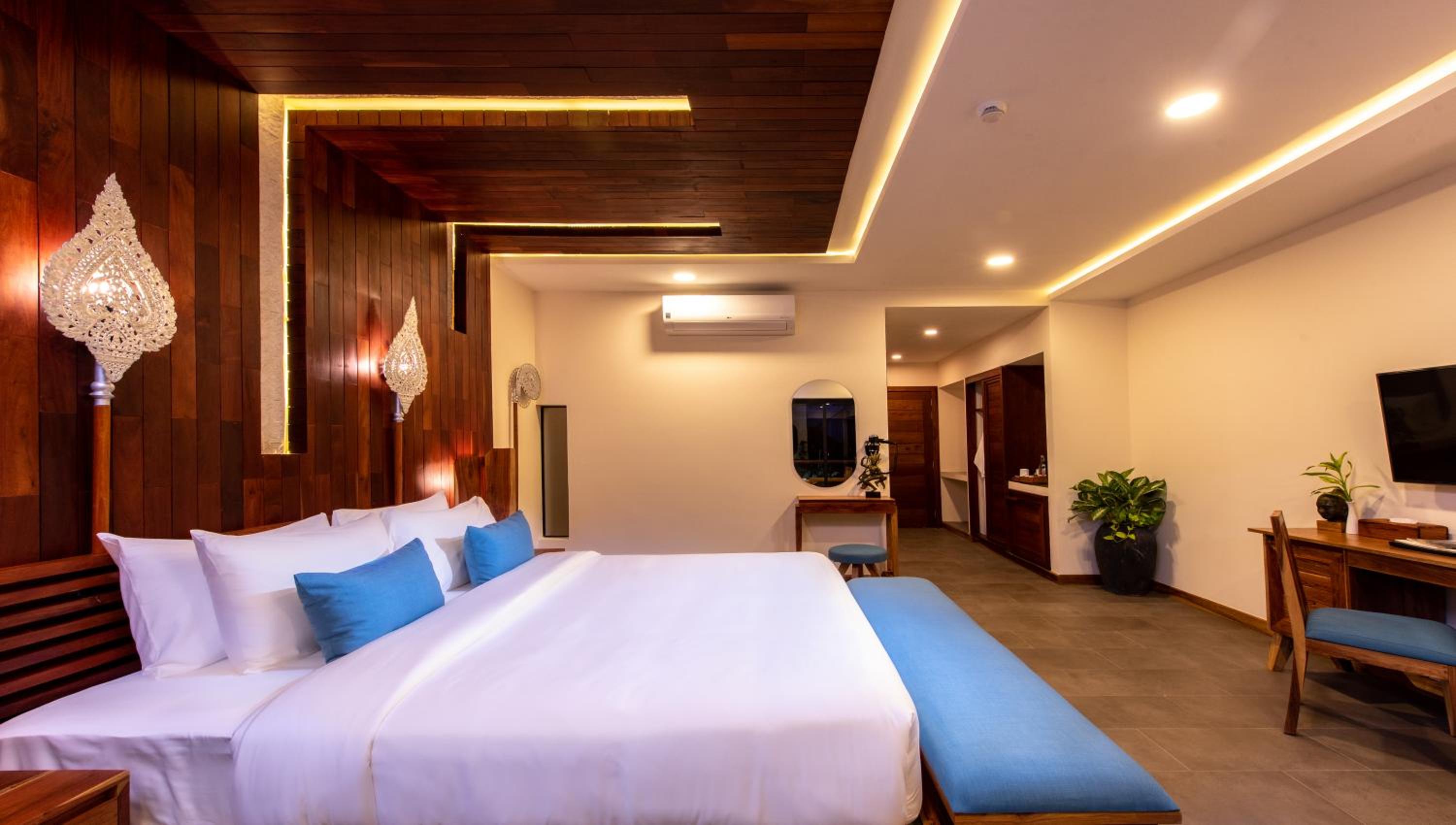 Junior Suite Double with Balcony - Photo 1