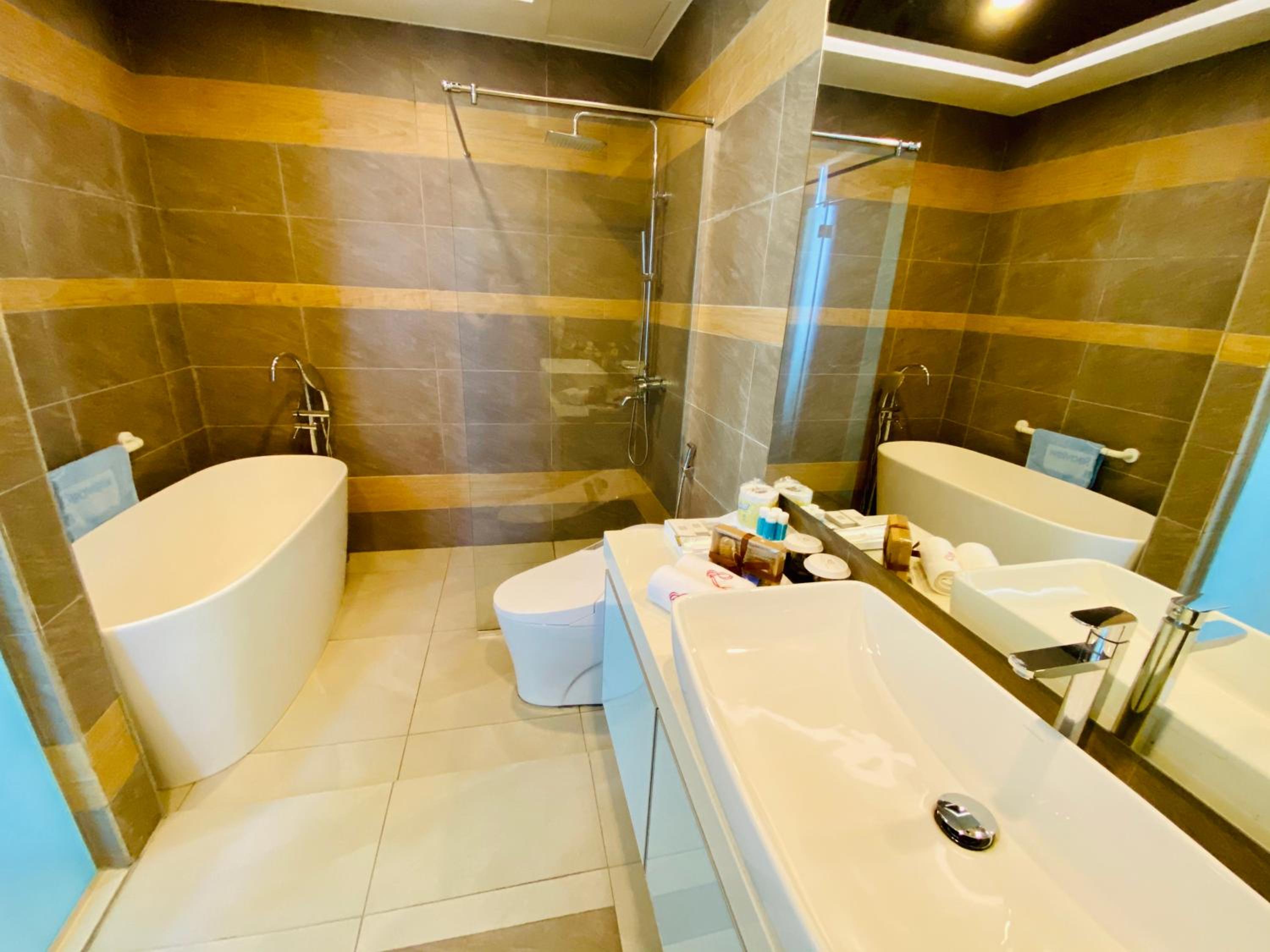 Suite - Photo 7