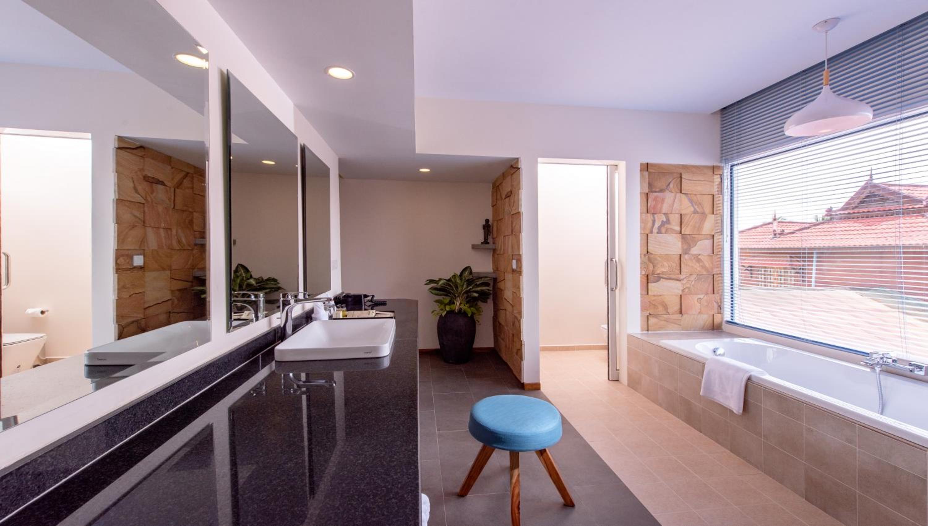 Premier Suite Double with Balcony  - Photo 3