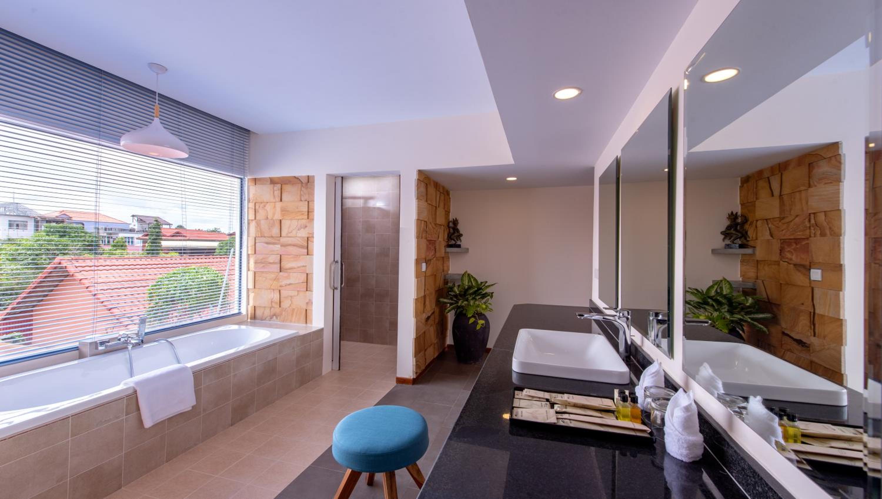 Premier Suite Double with Balcony  - Photo 4
