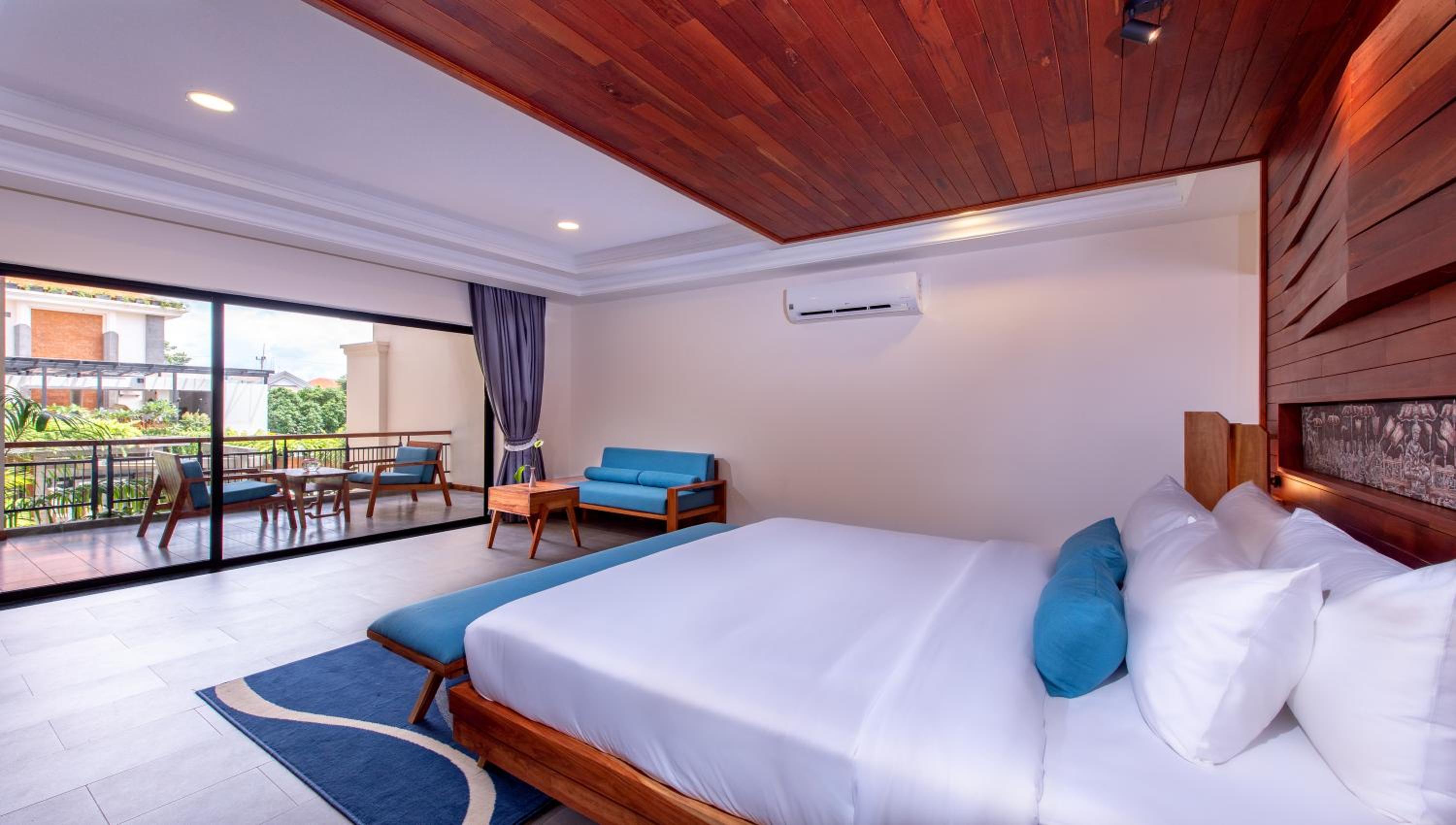Premier Suite Double with Balcony  - Photo 8