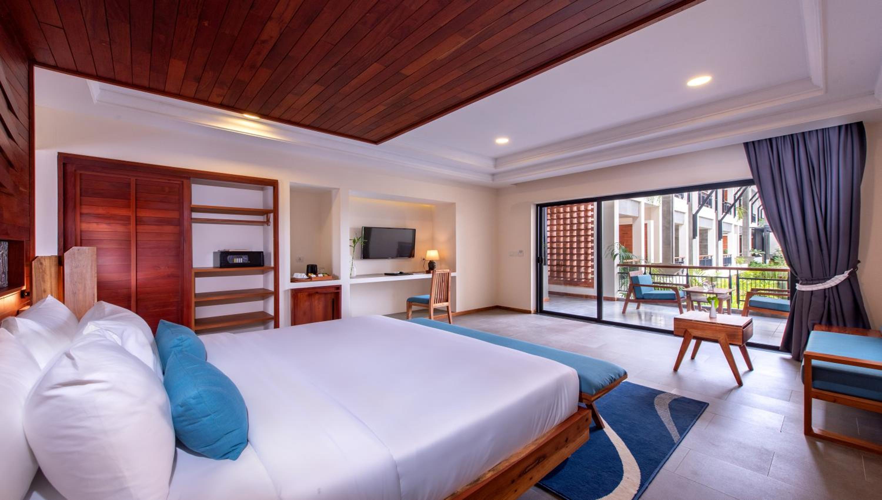Premier Suite Double with Balcony  - Photo 1