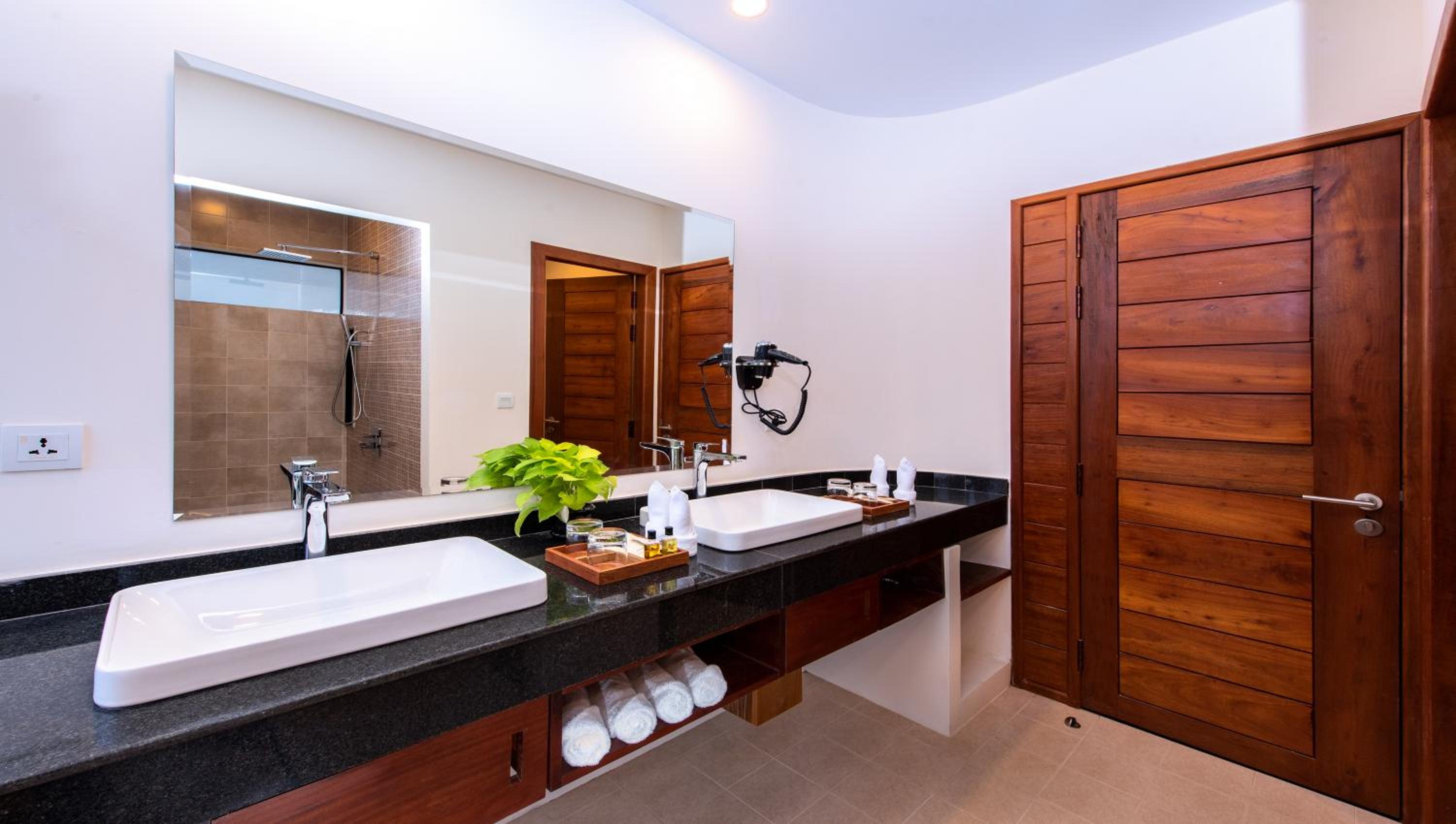 Luxury Family Suite - Photo 5