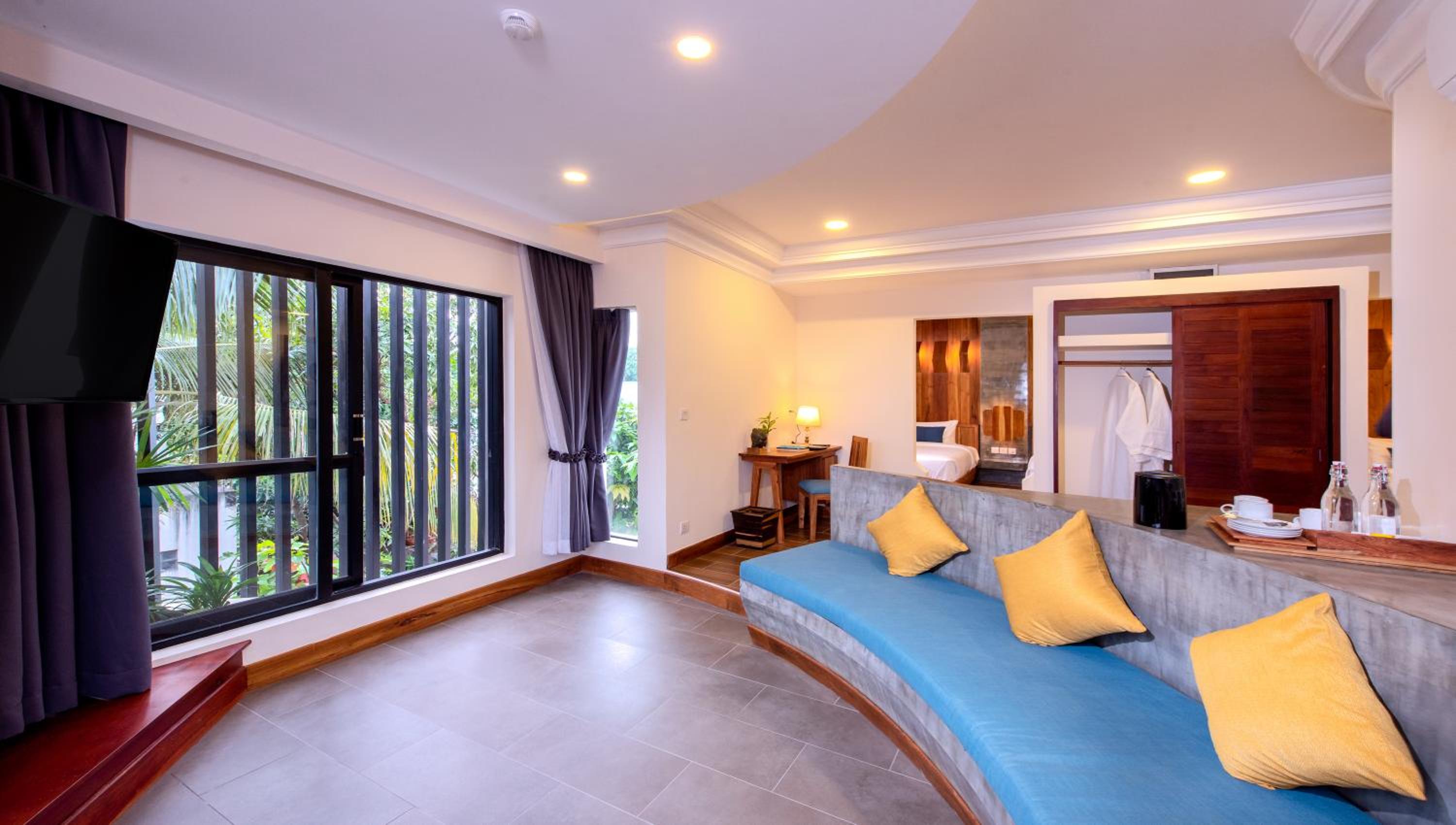 Luxury Family Suite - Photo 8