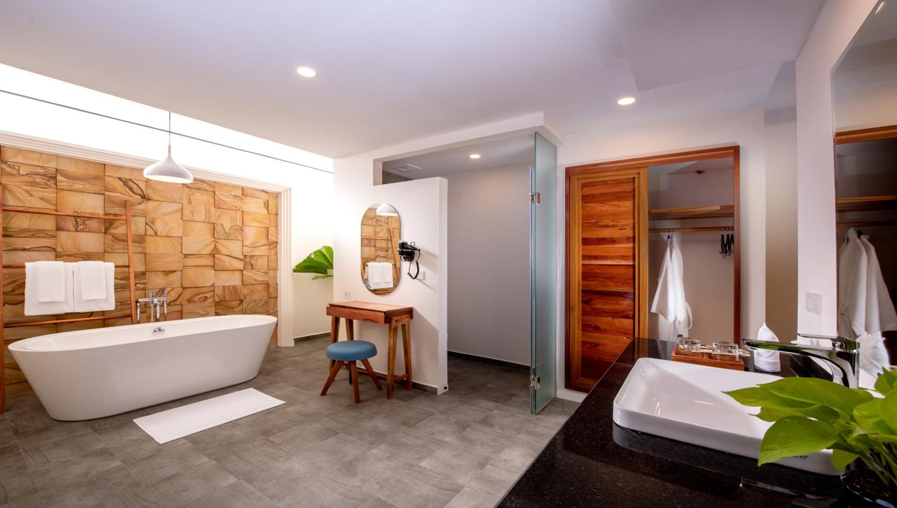 Oasis Suite Double with Patio - Photo 4