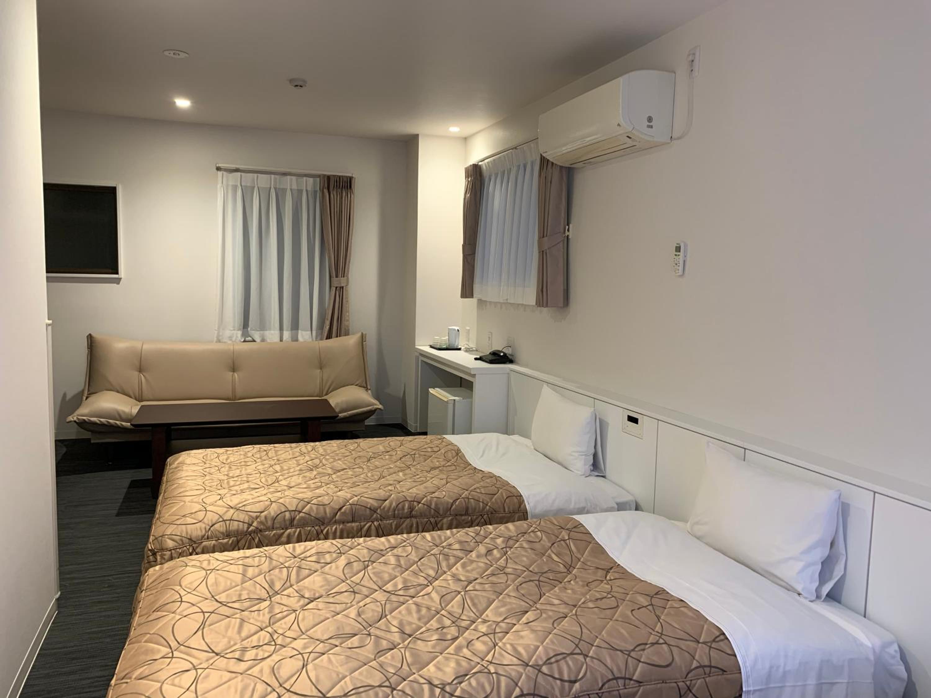 Triple Room - No Elevator photo 2
