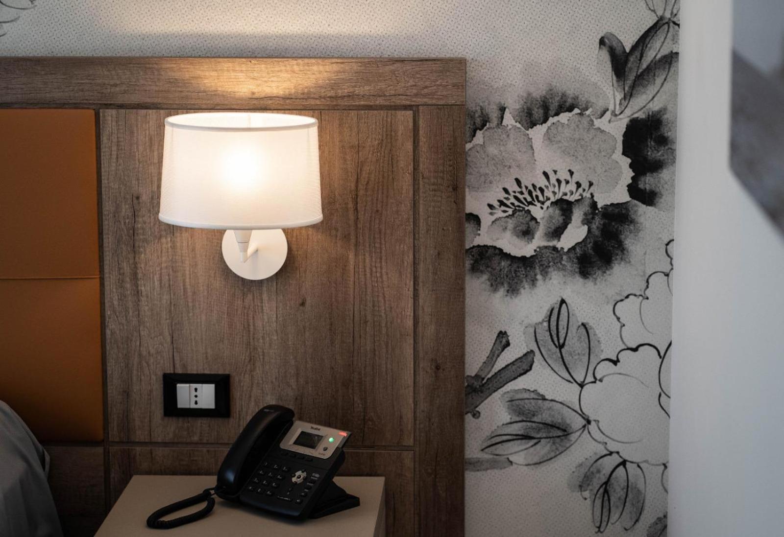 Suite - Photo 1