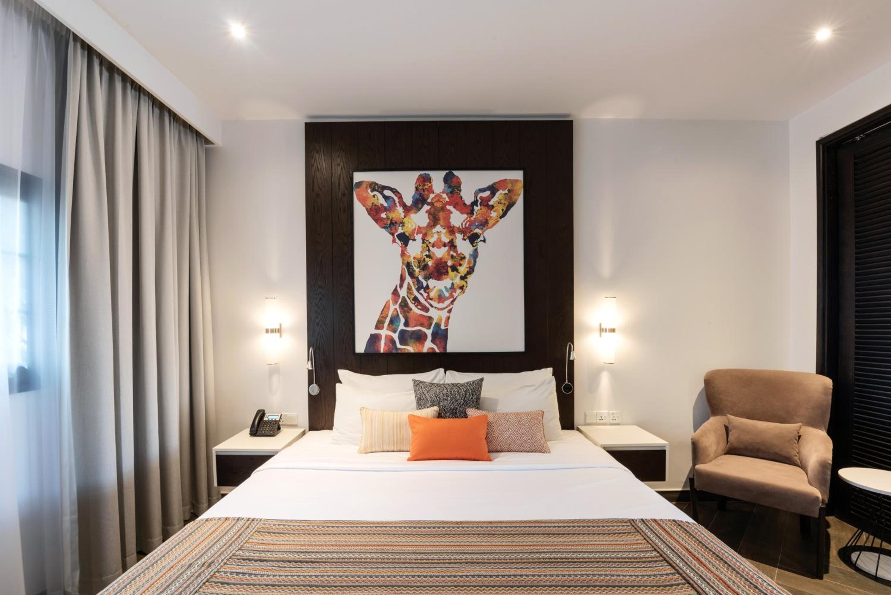 Premium Giraffe Arena Chalet - Includes Complimentary Emirates Park Zoo Entry Tickets photo 3