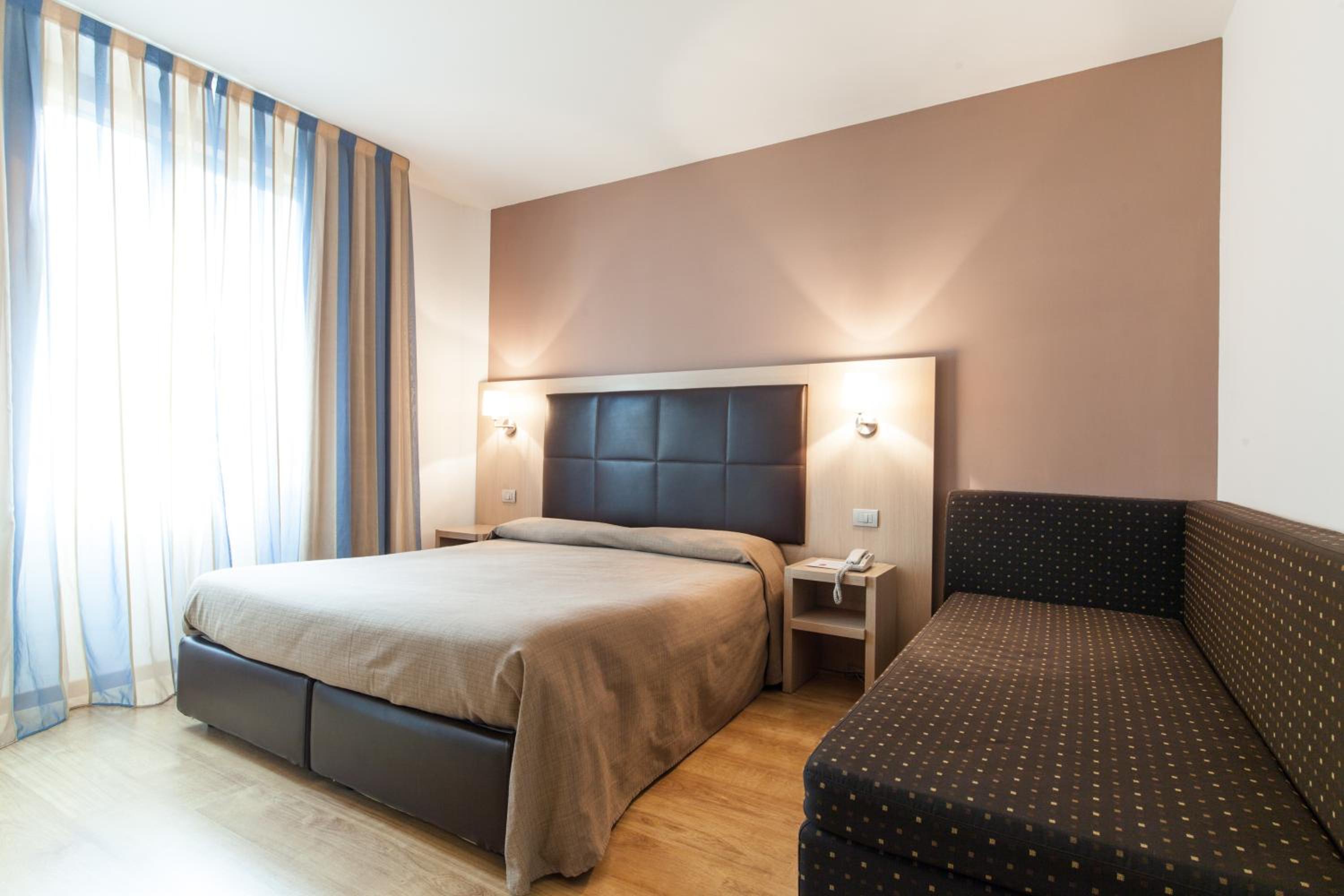 Standard Triple Room - Photo 2