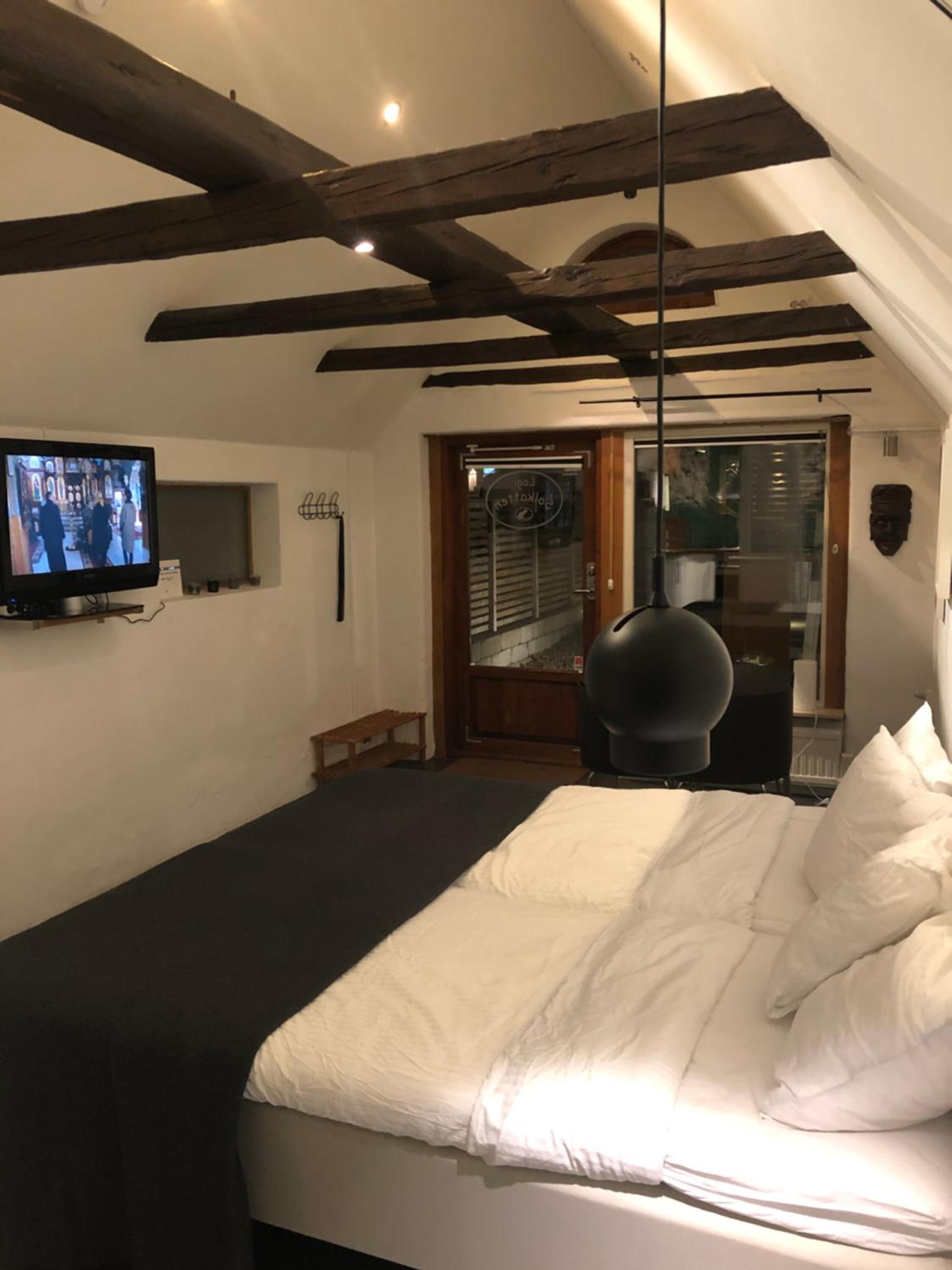 Two-Bedroom Apartment - Photo 45
