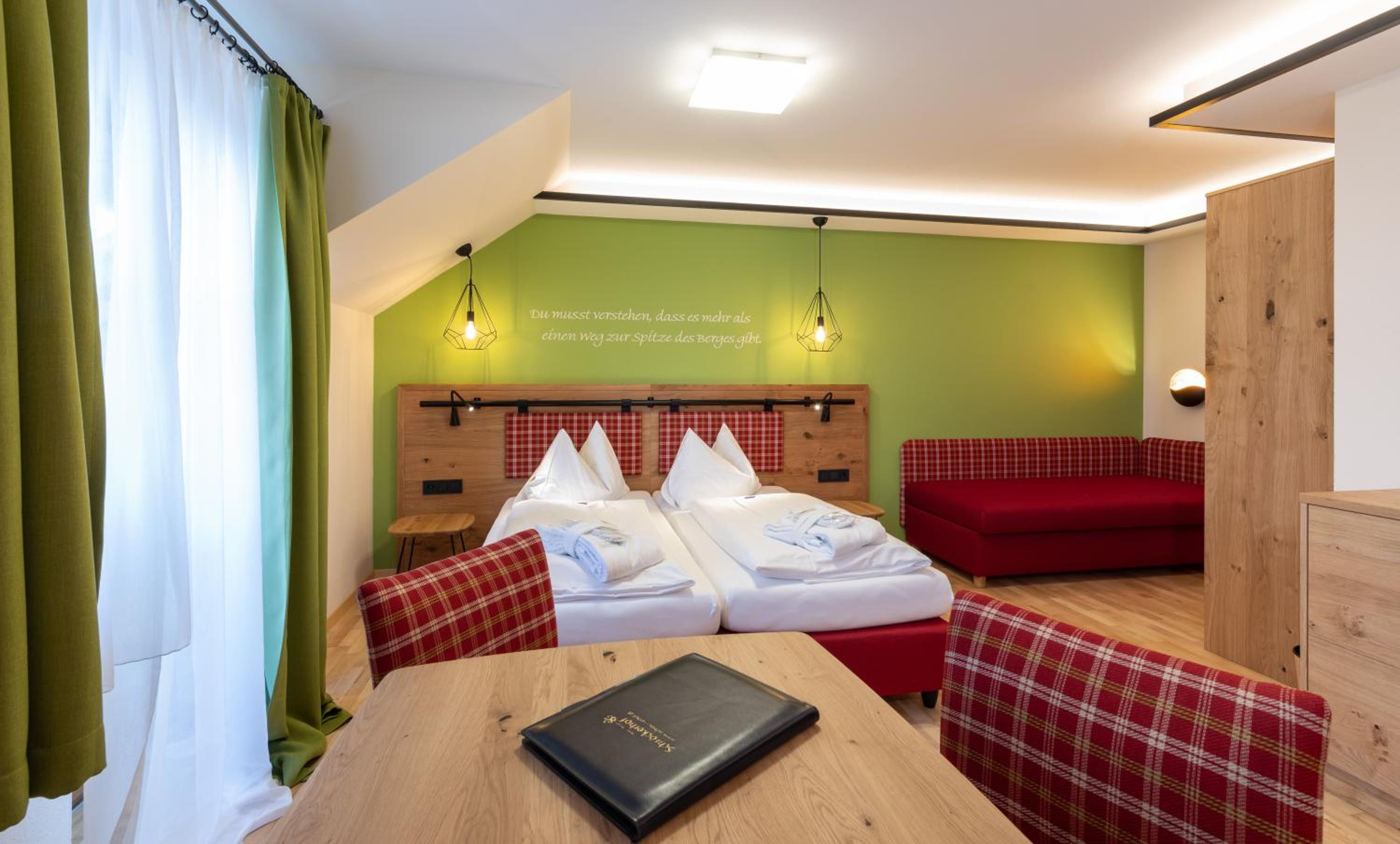 Family Suite with Balcony - Photo 2