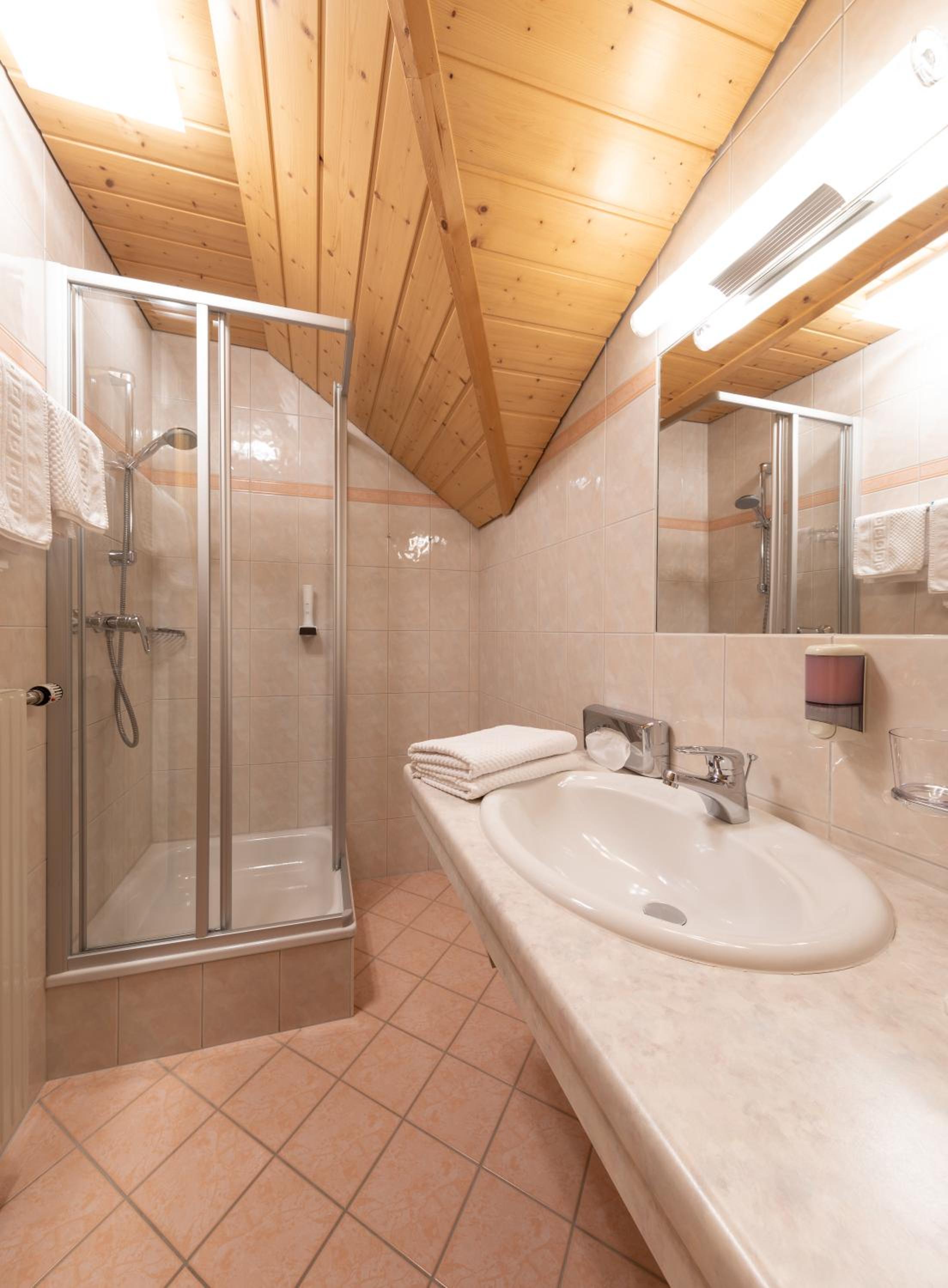 Family Suite with Balcony - Photo 3