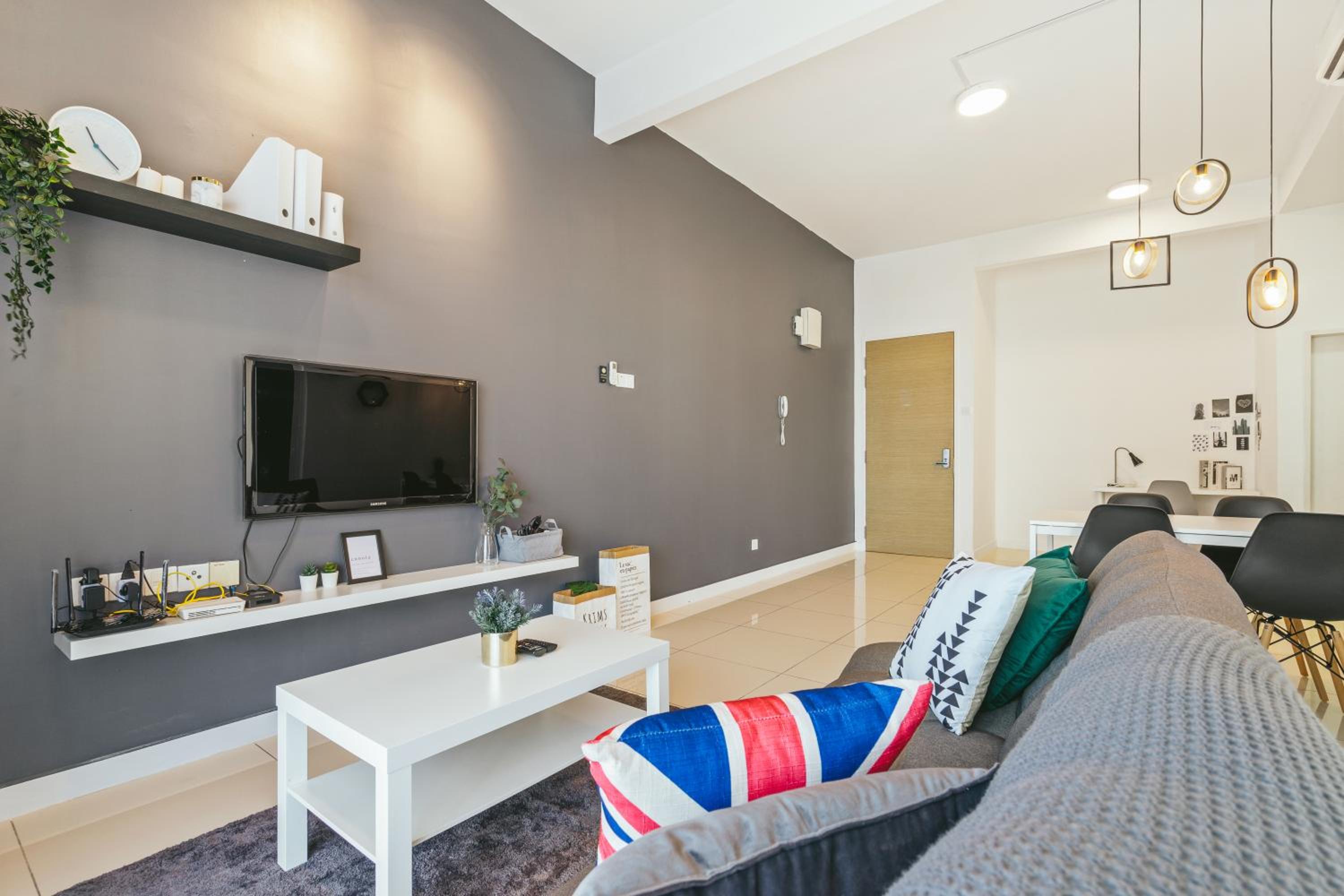 Apartment with Balcony photo 2