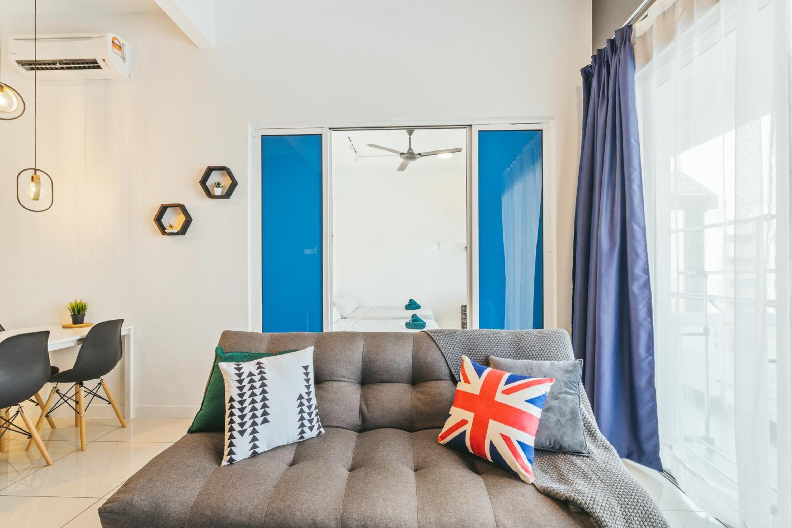 Apartment with Balcony photo 3
