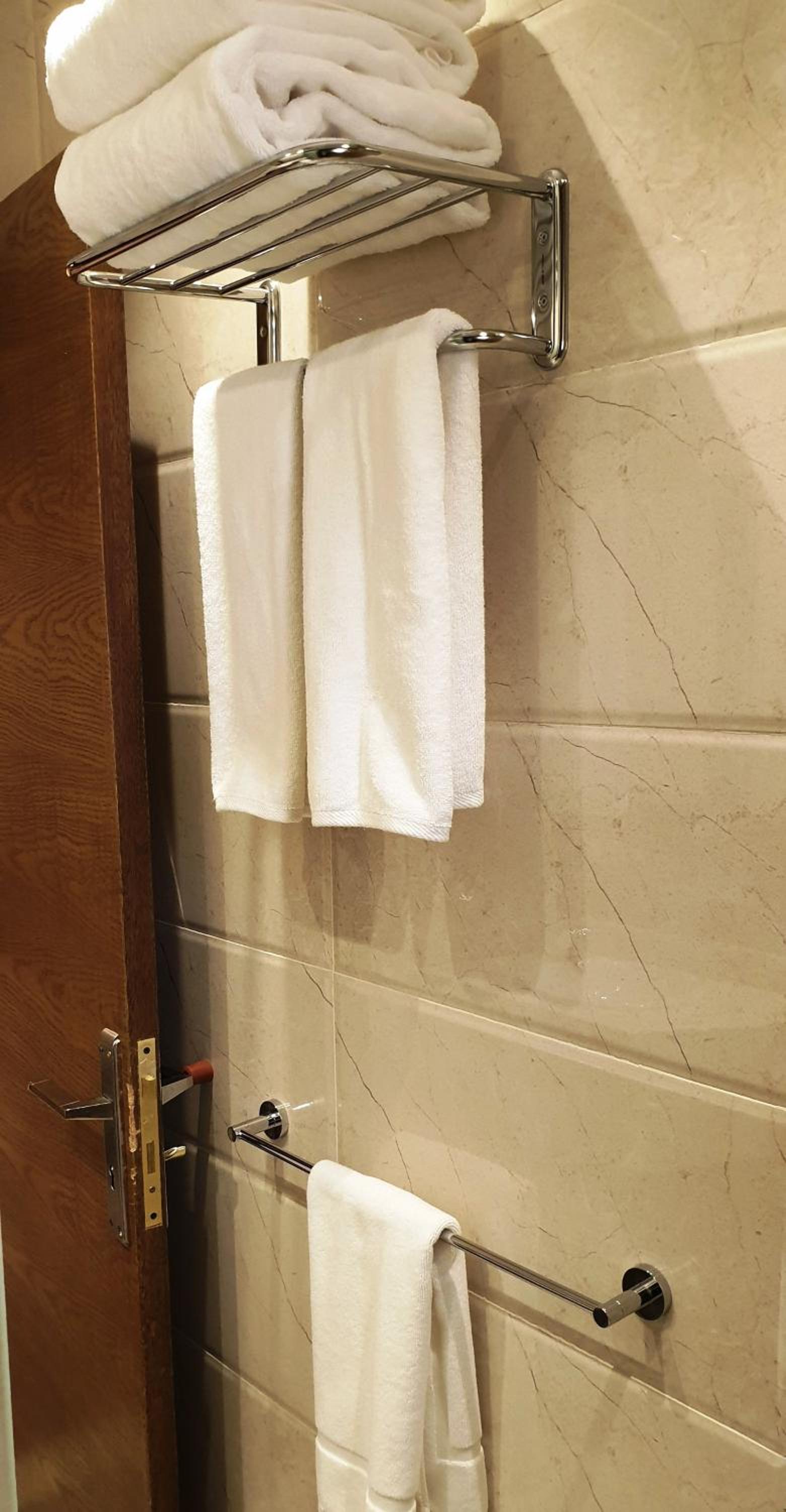 Executive Suite - Photo 5