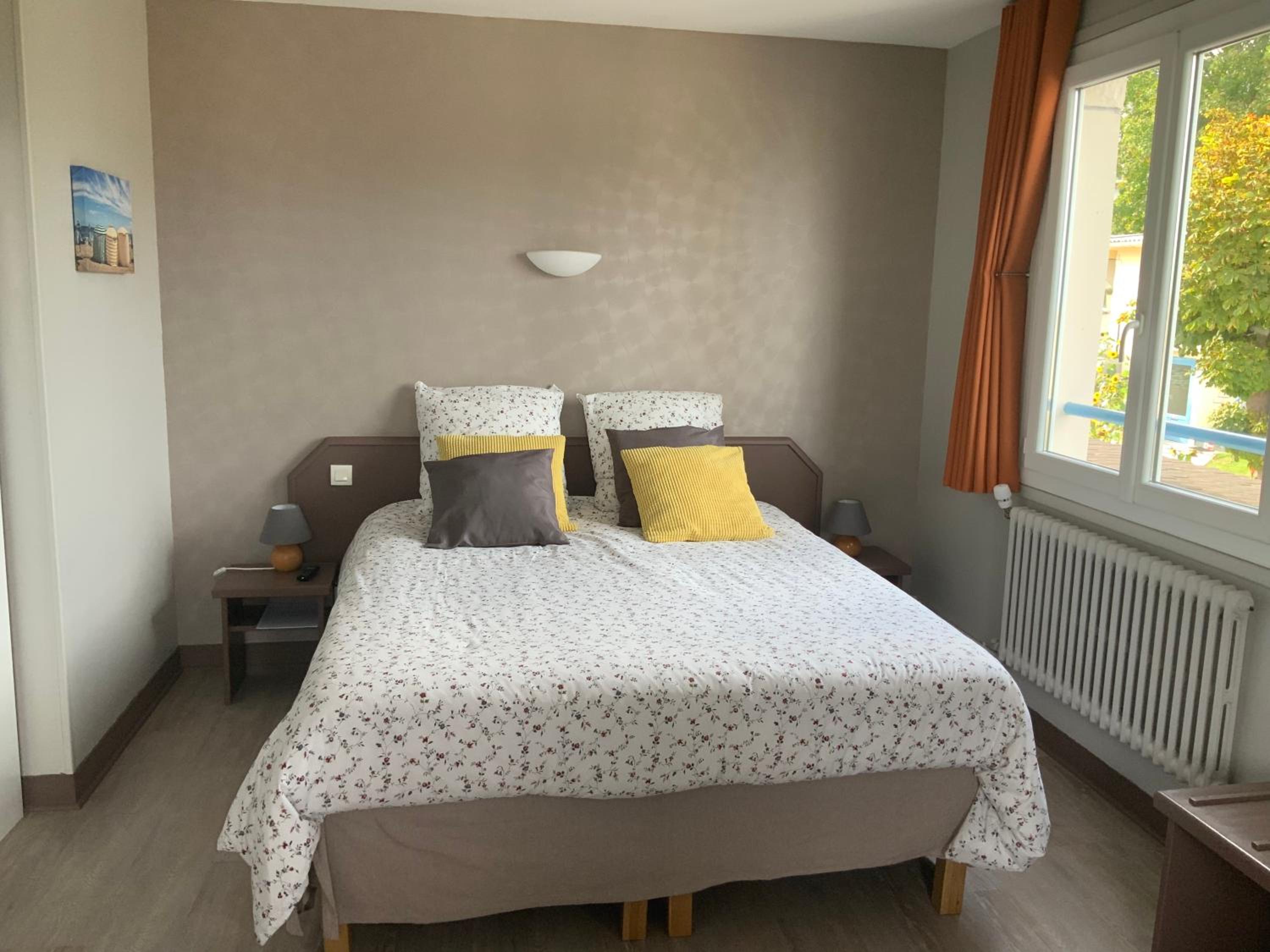 Double Room - Photo 17