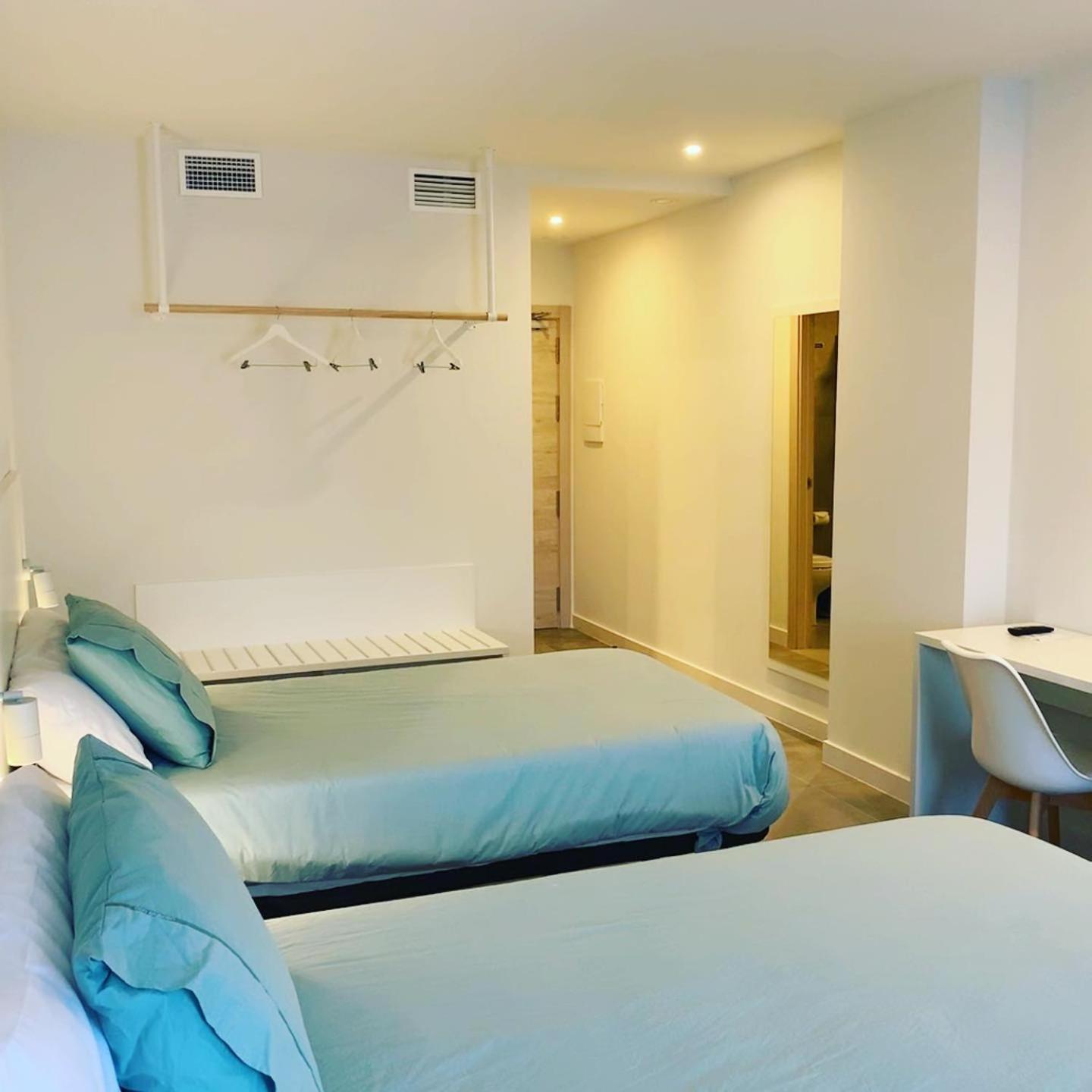 Twin Room - Photo 1