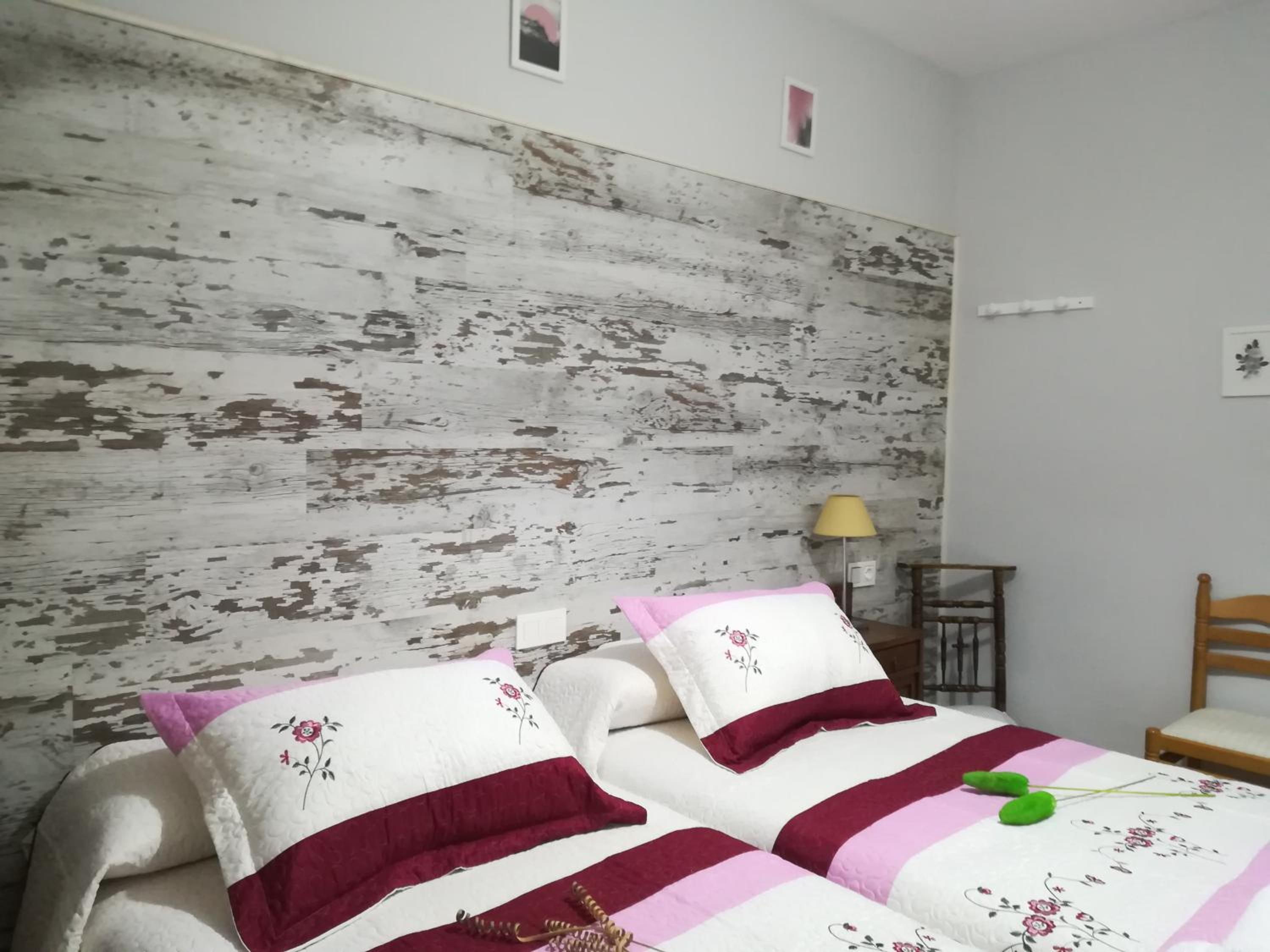 Apartamento de Cuatro Habitaciones con Terraza