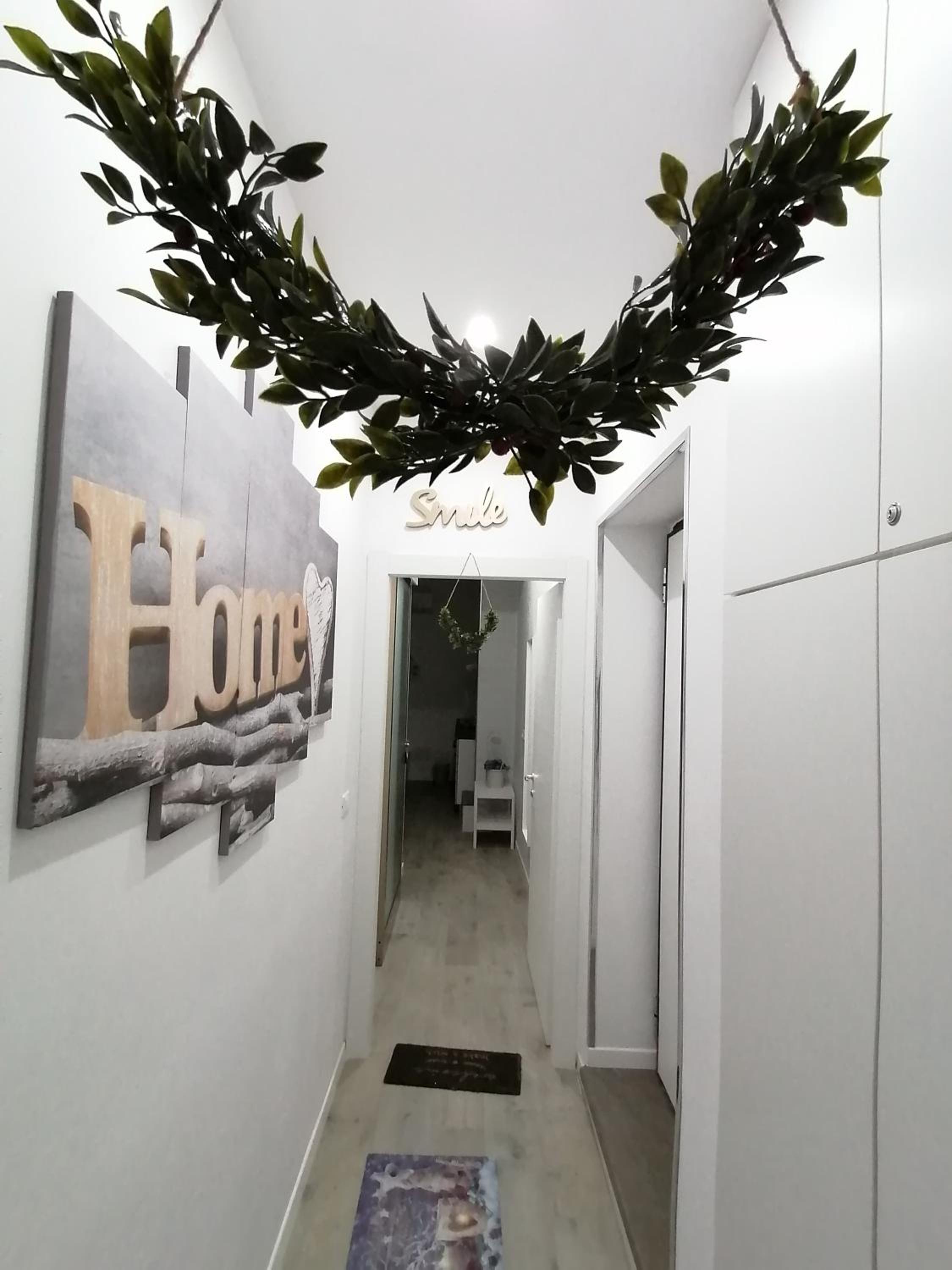 Deluxe Room (2 Adults + 1 Child) - Photo 22