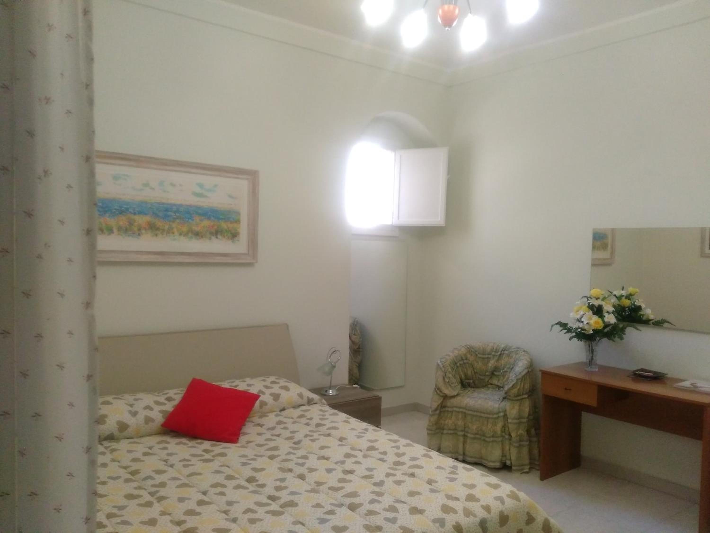 Two-Bedroom Deluxe Apartment with Balcony - Photo 4
