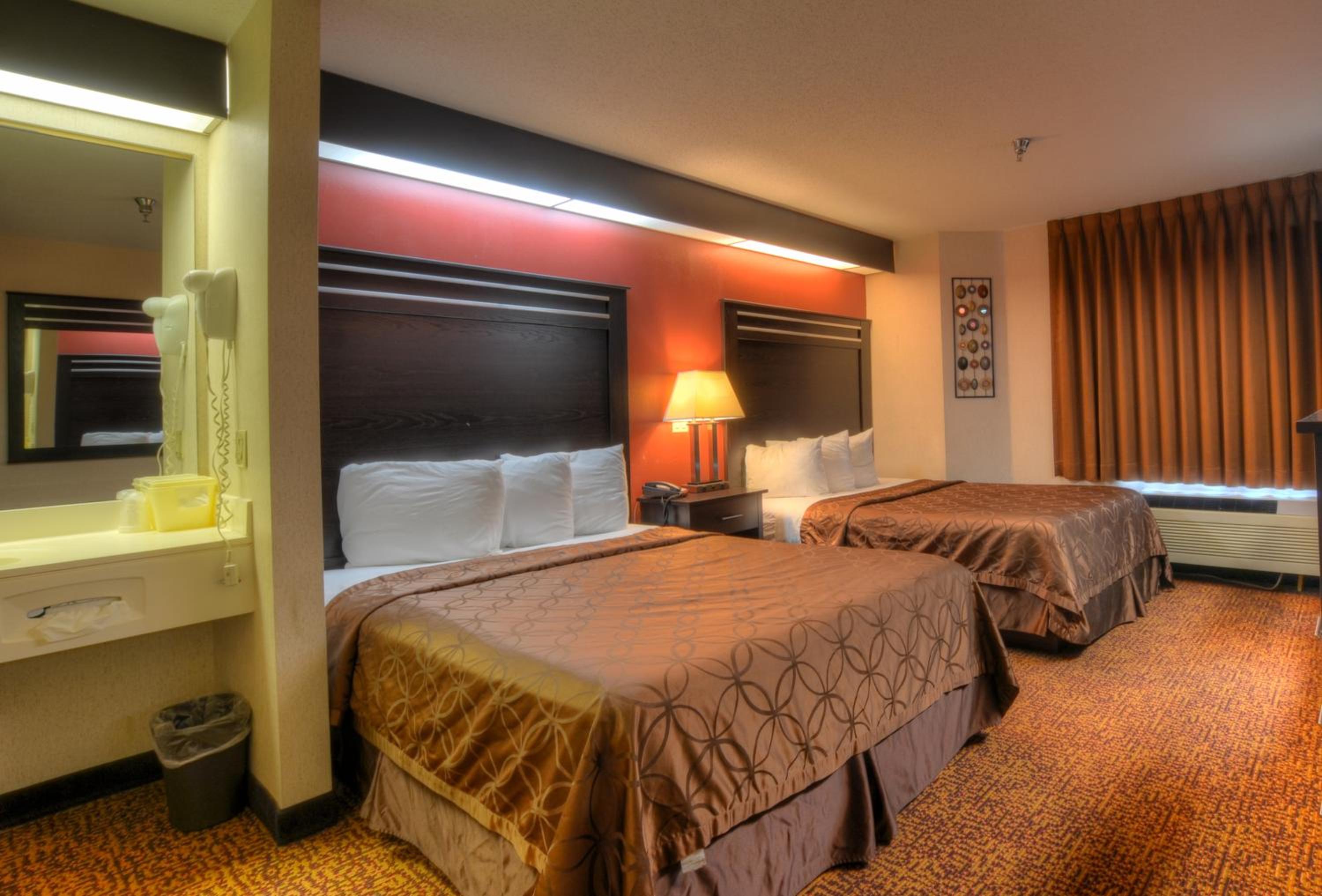 Queen Room with Two Queen Beds photo 1
