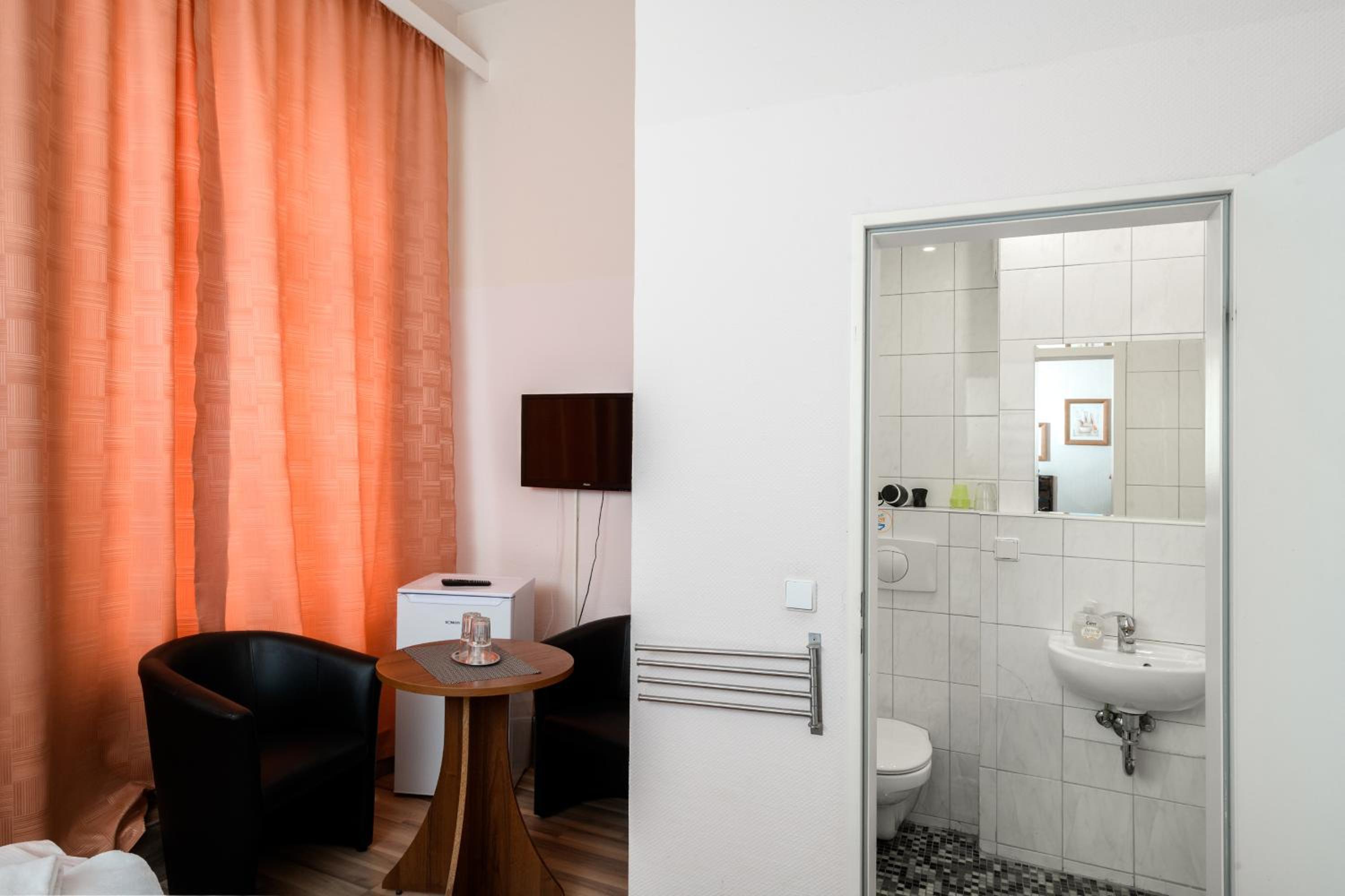 Double or Twin Room photo 3