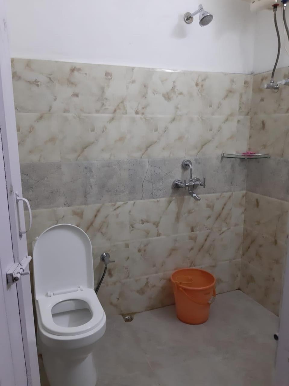 Standard Double or Twin Room - Photo 5