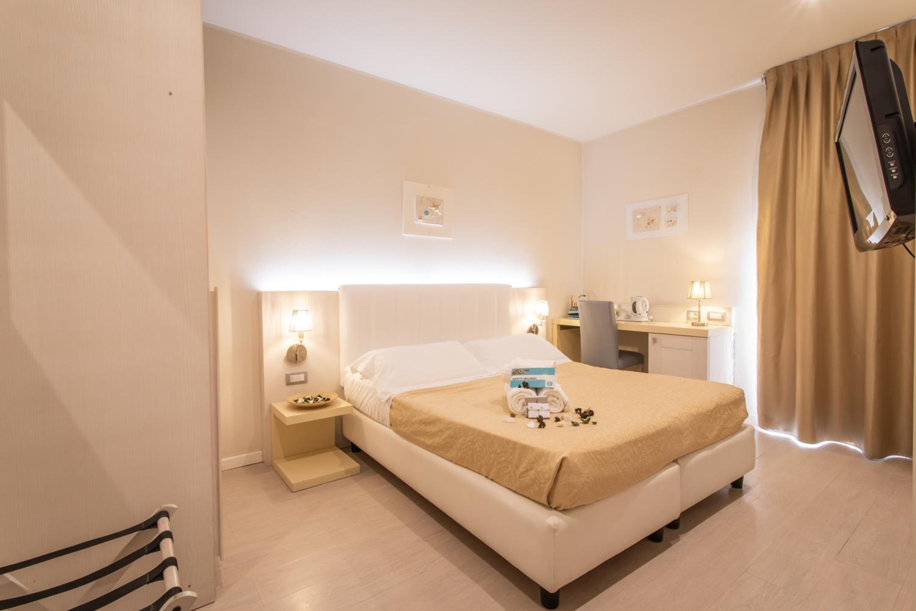 Classic Double or Twin Room - Photo 2