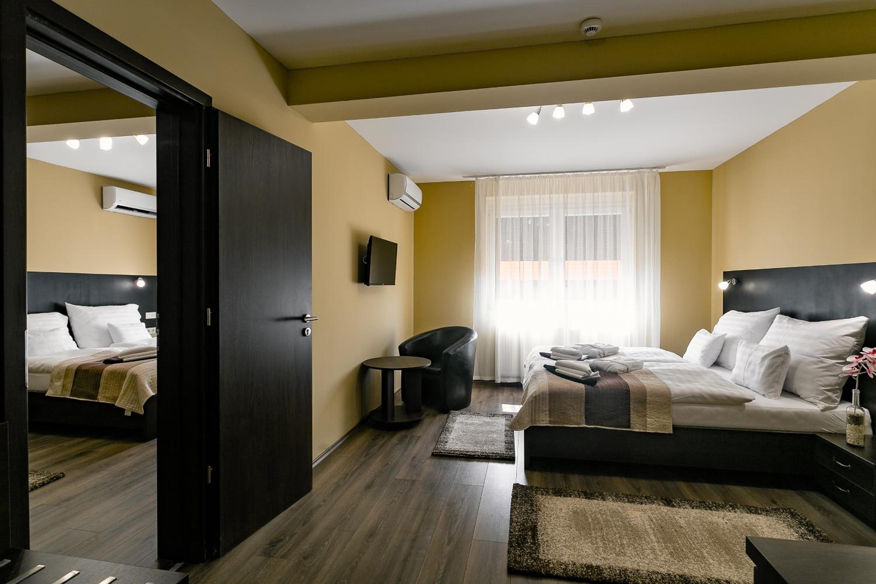 Deluxe Double Room - Photo 1