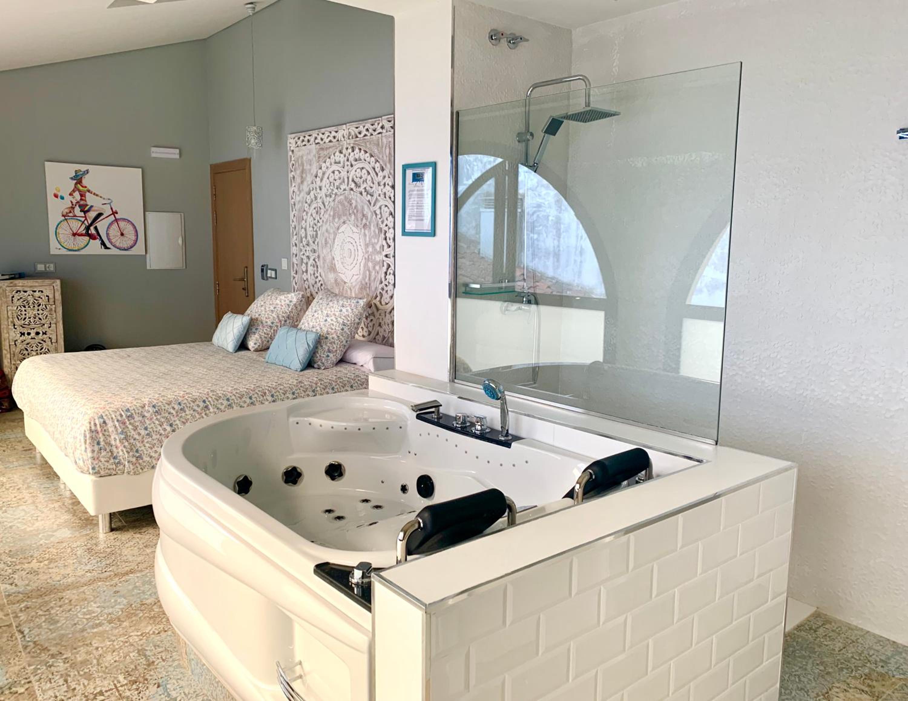 Suite with Jacuzzi photo 3