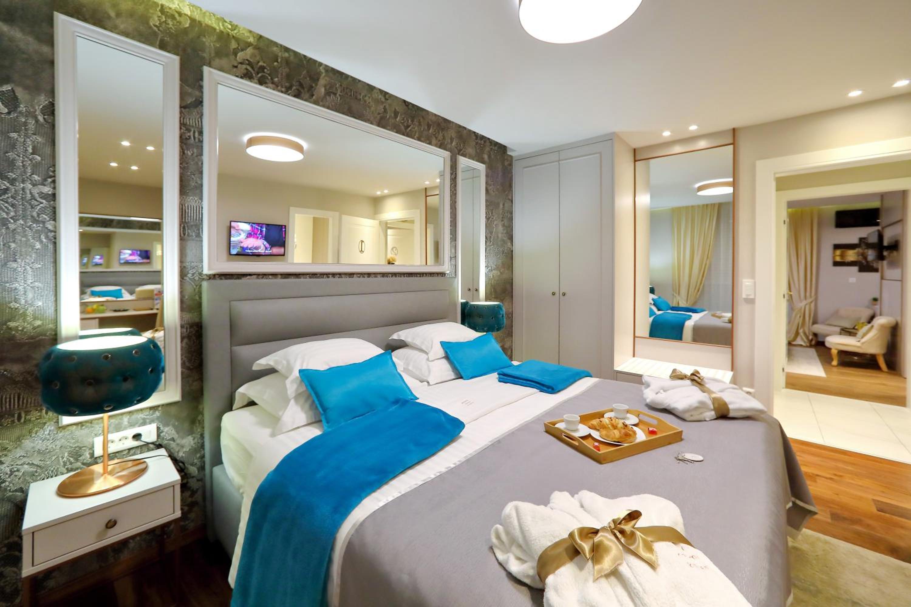 Deluxe Double Room with Shower photo 3