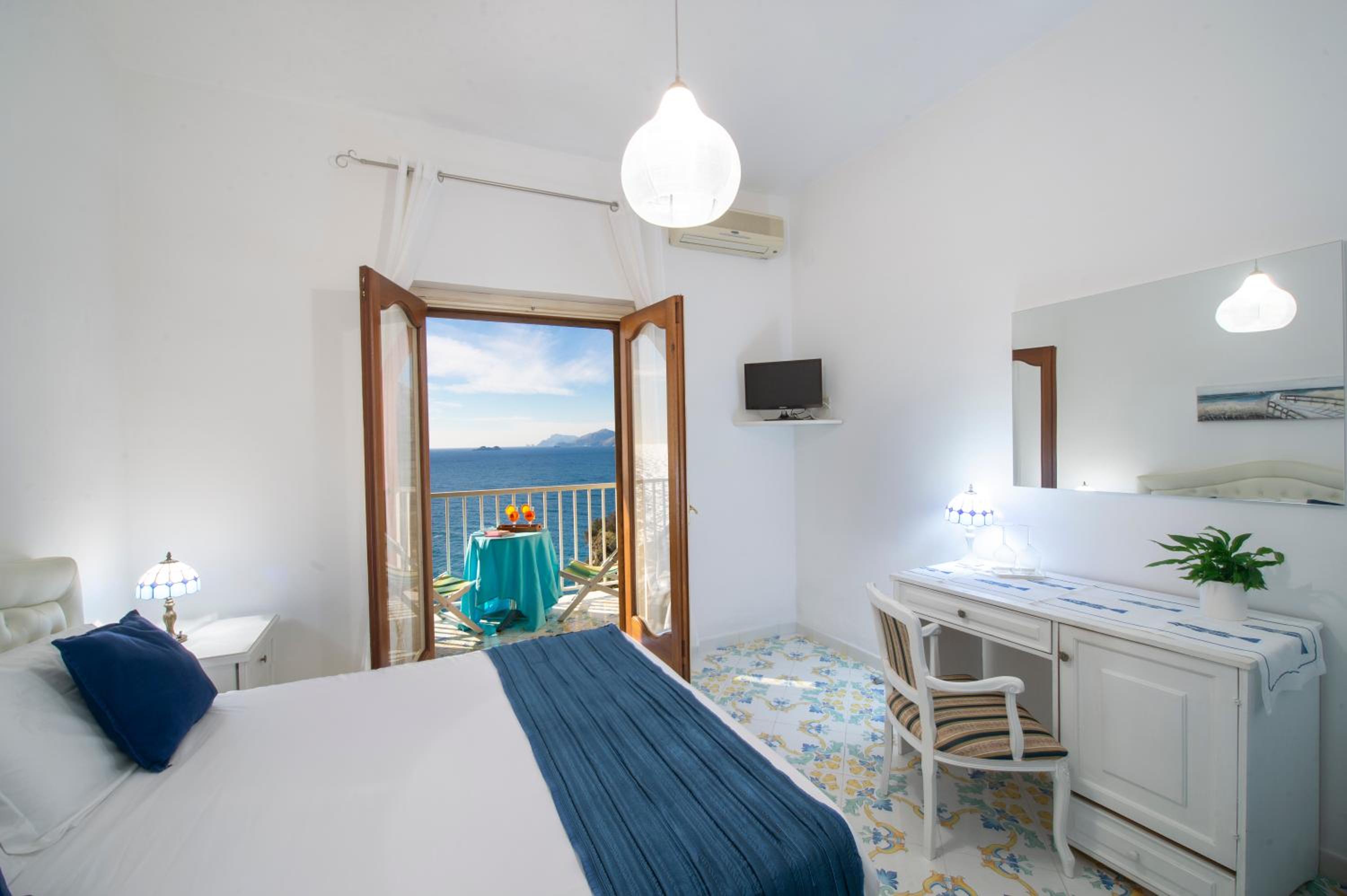 Superior Triple Room with Sea View photo 2