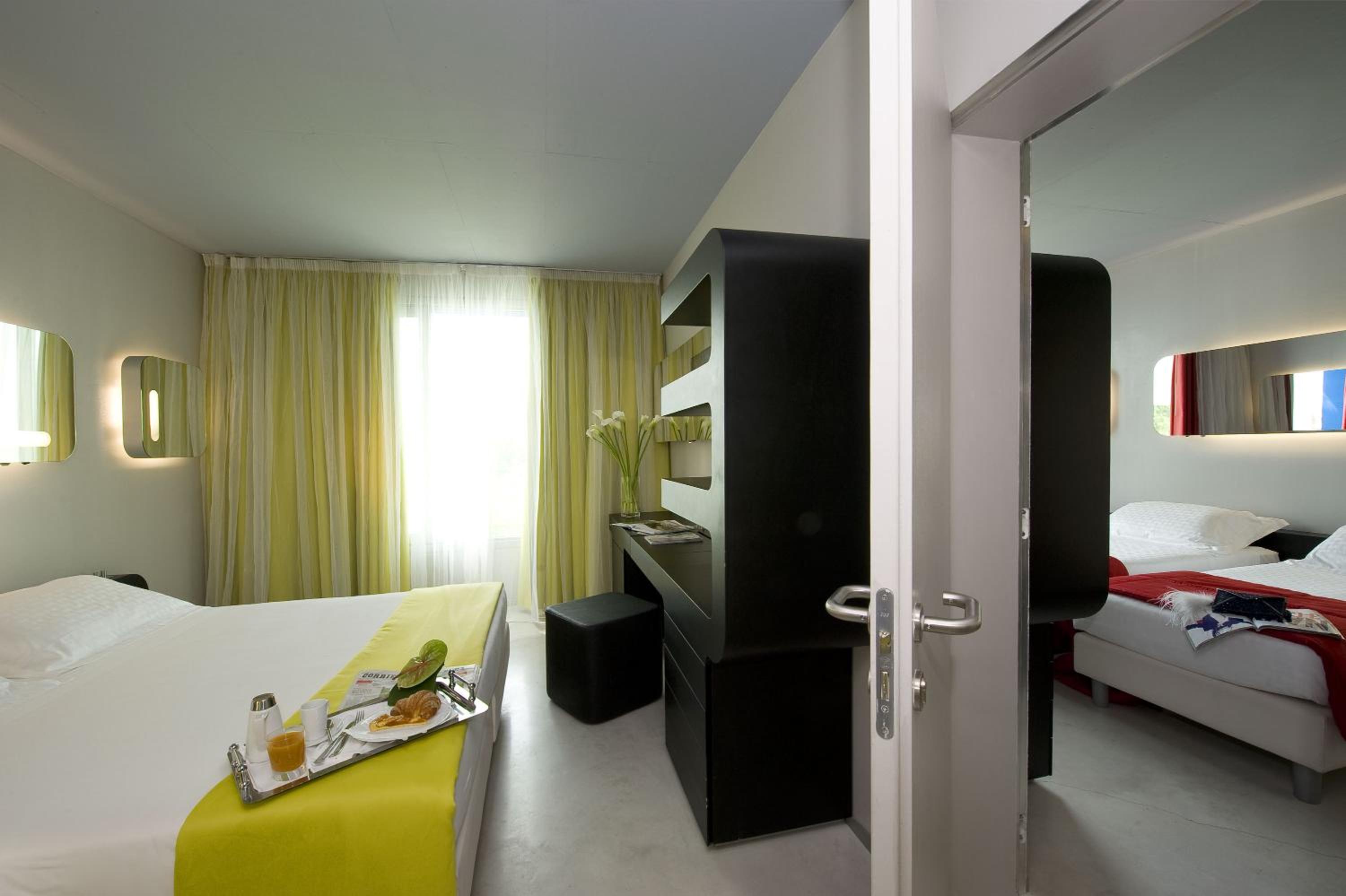 Connecting Room - Photo 3