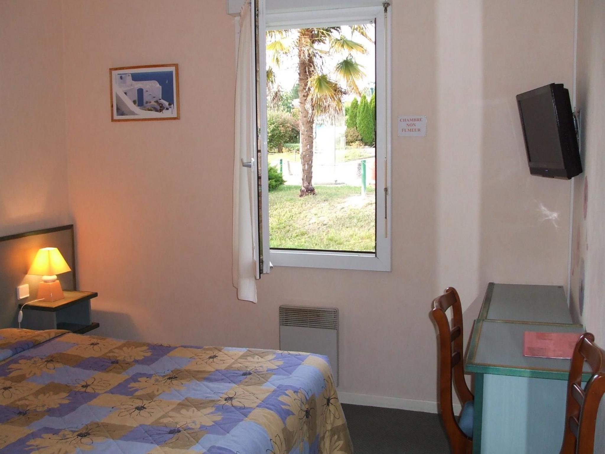 Double or Twin Room with Shower - Photo 6