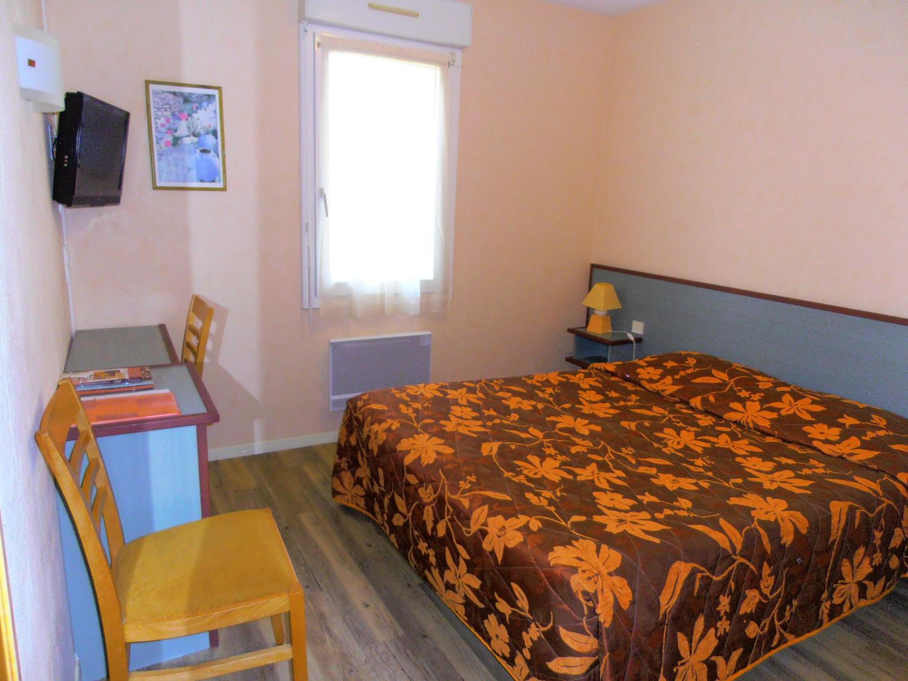Double or Twin Room with Shower - Photo 1