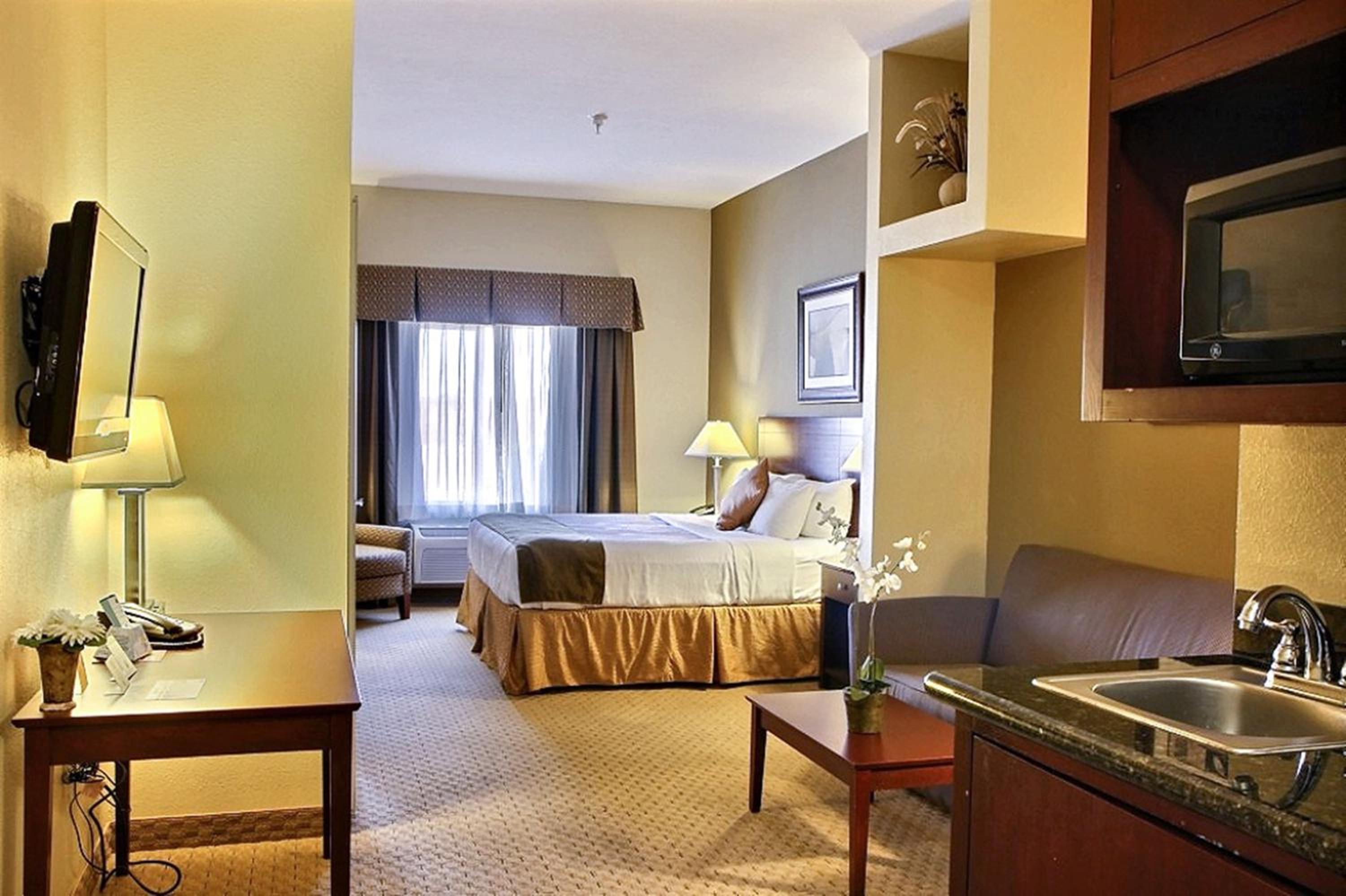 King Suite - Hearing Accessible - Non Smoking