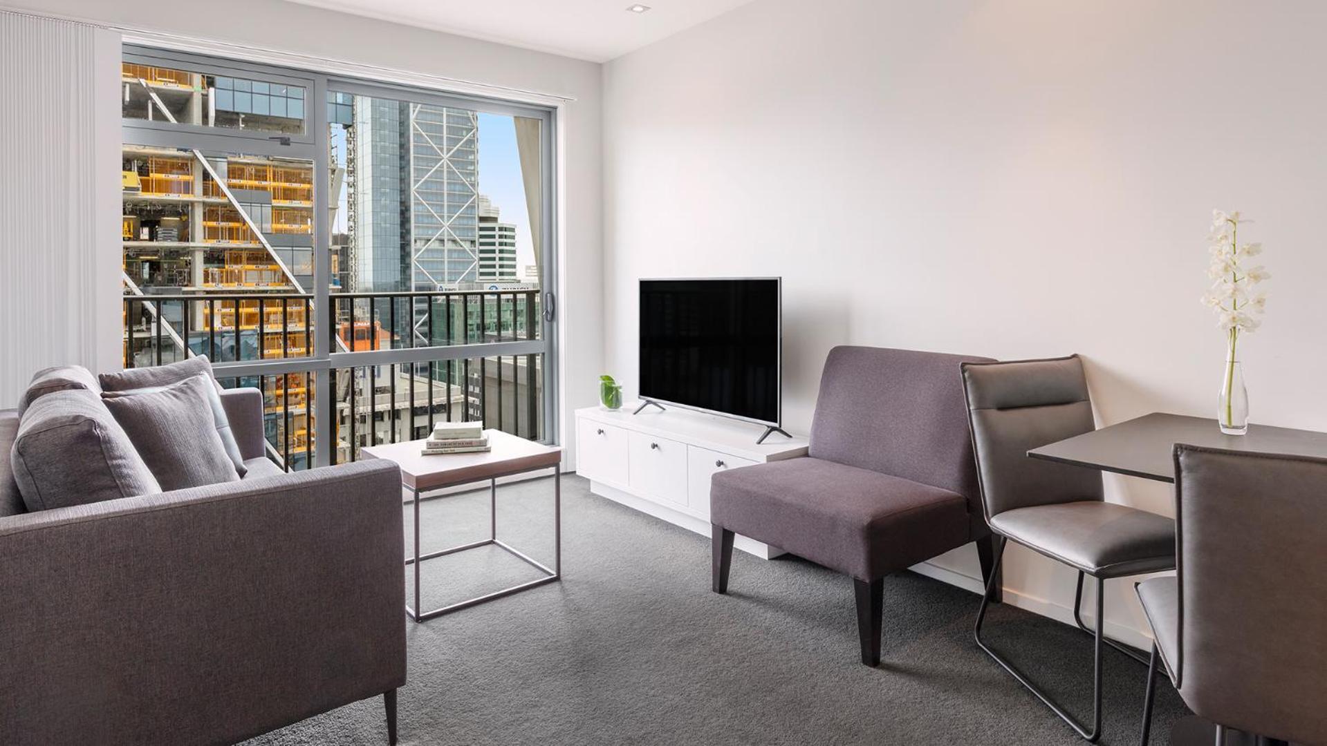 One-Bedroom Apartment with City View - Photo 1