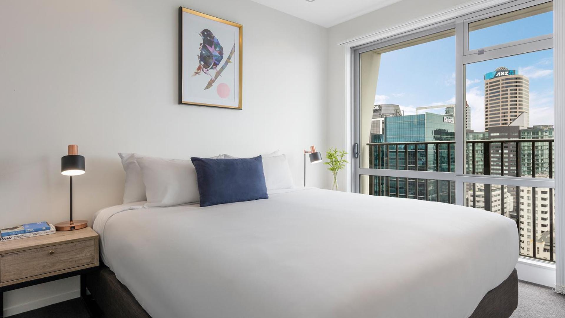 One-Bedroom Apartment with City View - Photo 2