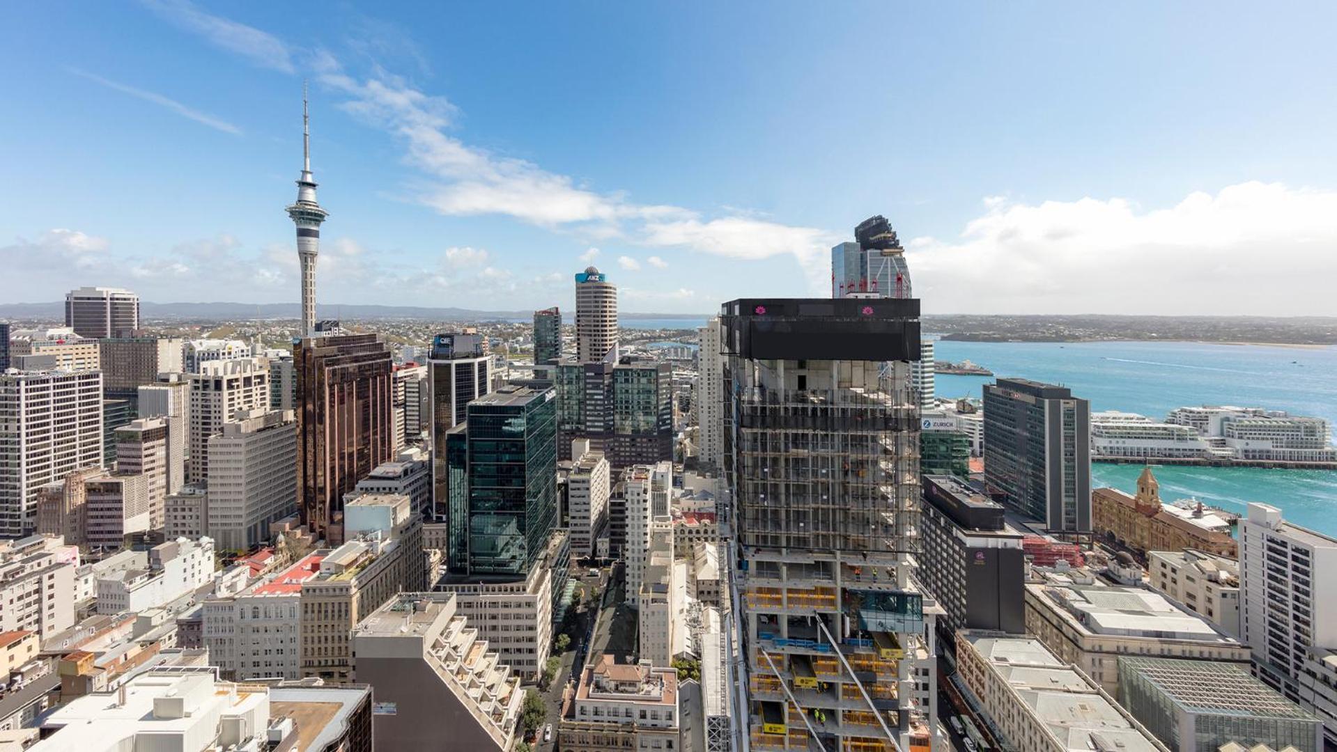 Two-Bedroom Apartment with City View - Photo 7